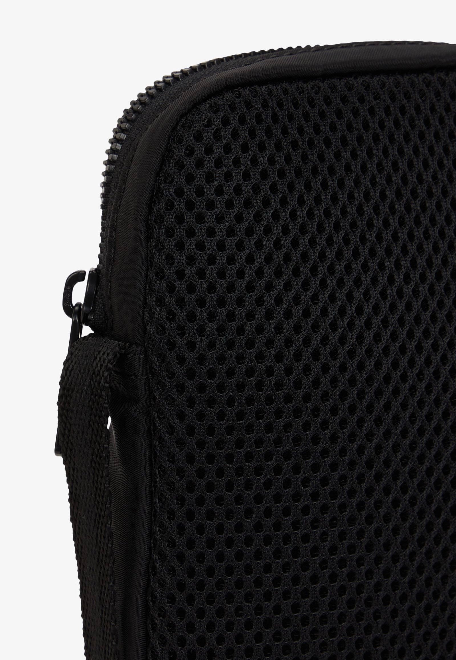 Fred Perry - Crinkle Nylon Small Side Black - Bag | Neutral-Image
