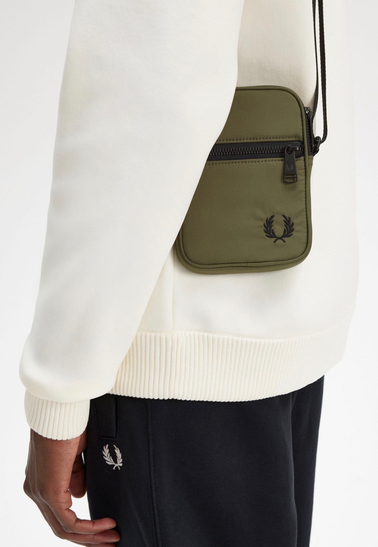 Fred Perry - Ripstop Side Uniform Green - Bag | Neutral-Image