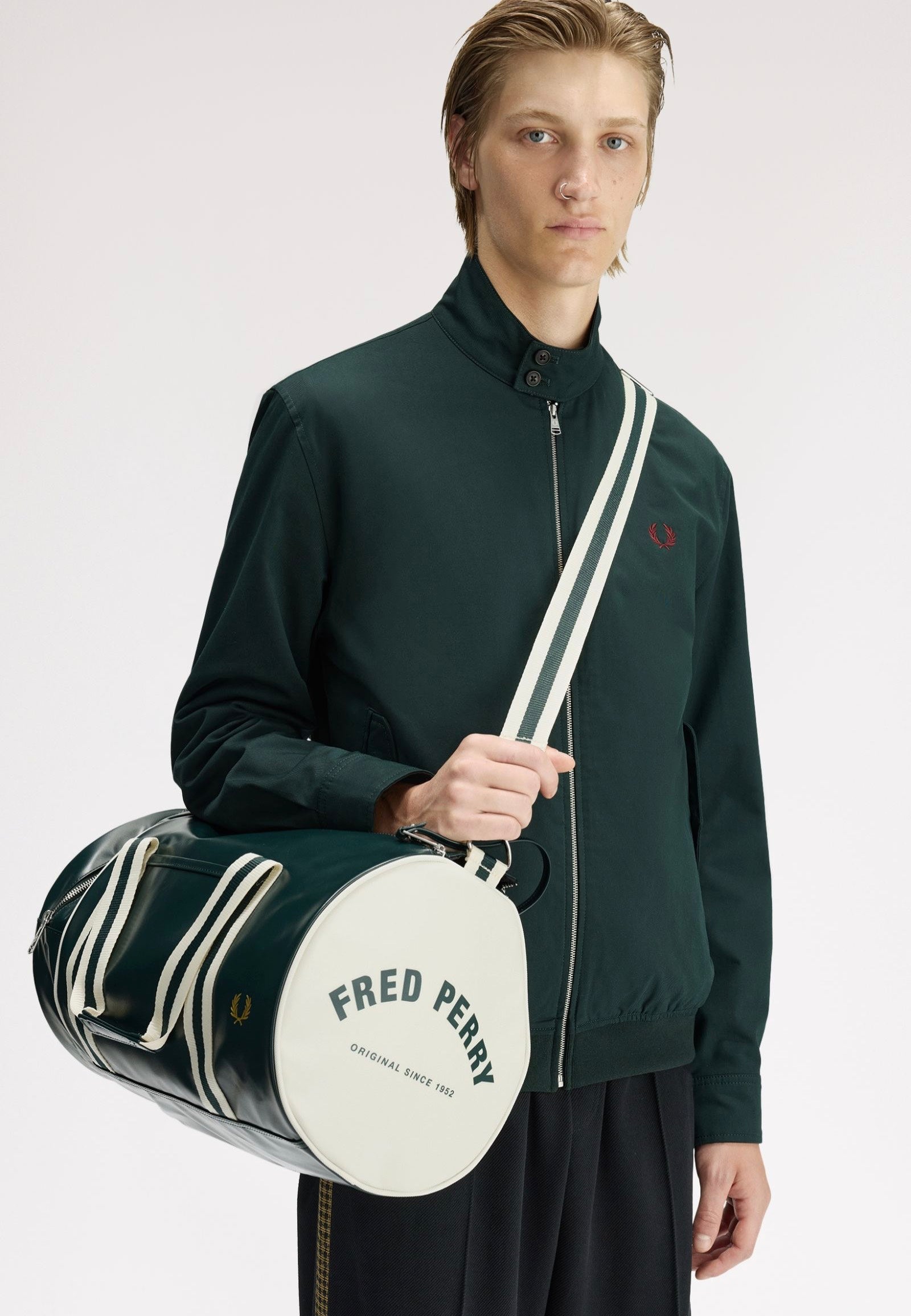 Fred Perry - Classic Barrel Grassroots/Ecru - Dufflebag | Neutral-Image