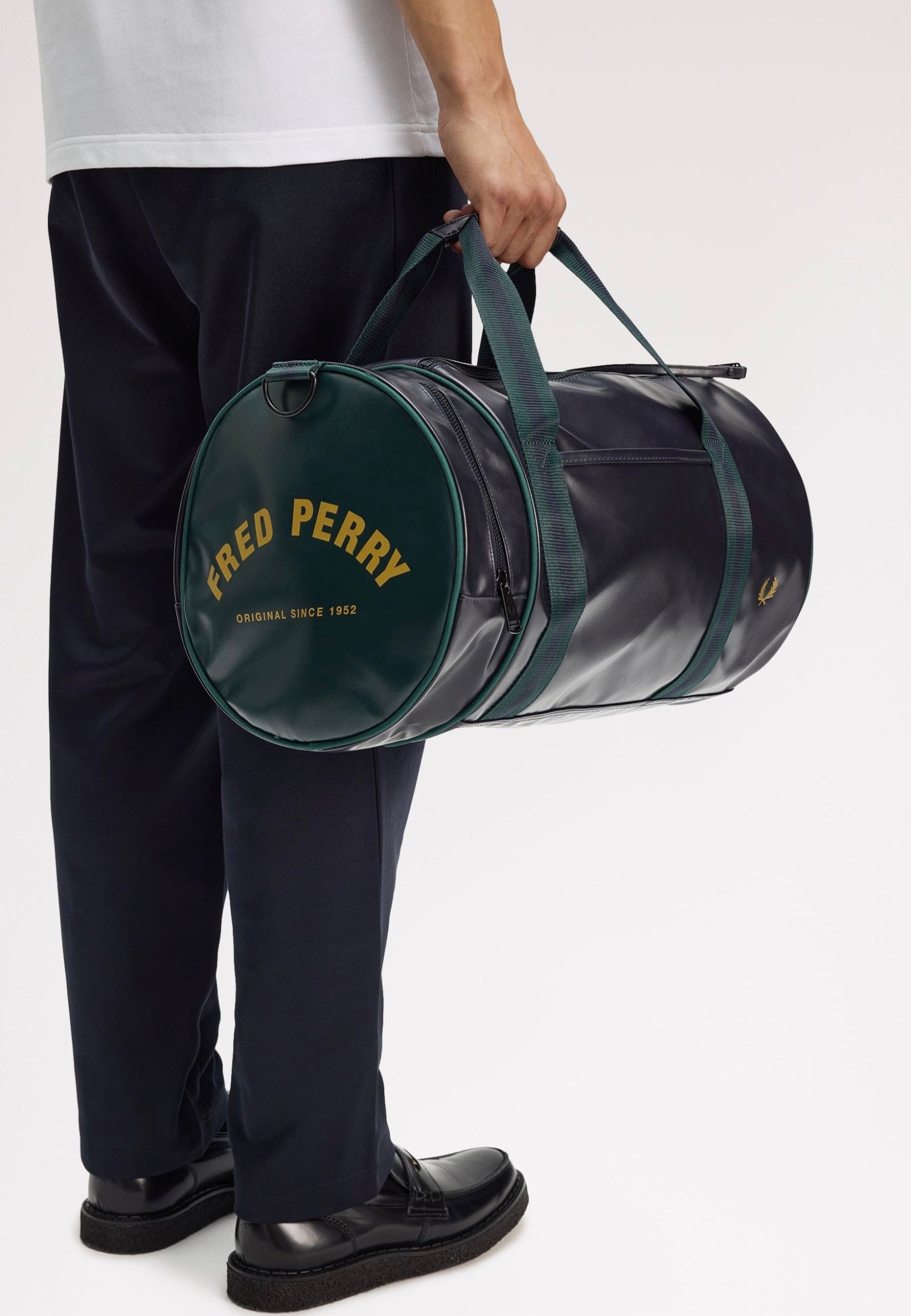Fred Perry - Classic Barrel Navy/Grassroots - Dufflebag | Neutral-Image