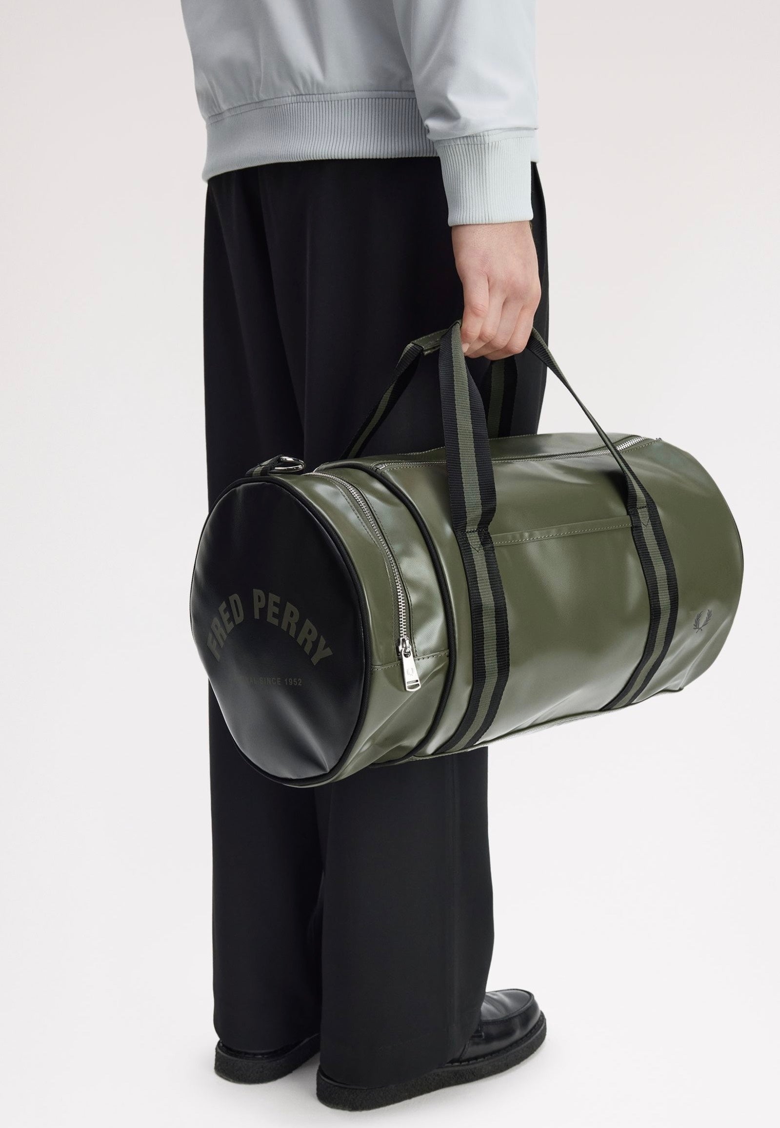 Fred Perry - Classic Barrel Laurel Wreath Green/Black - Dufflebag | Neutral-Image