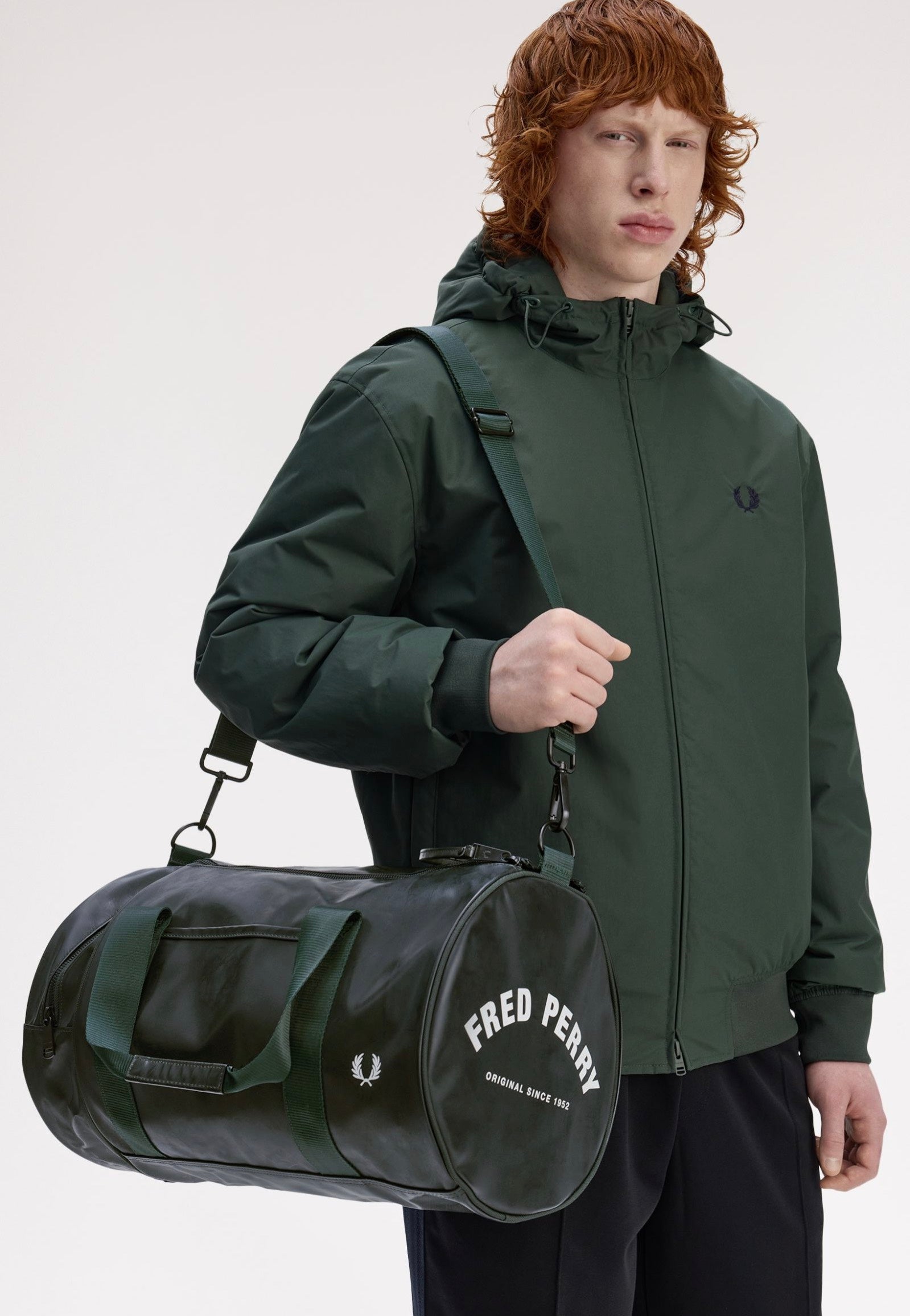 Fred Perry - Tonal Classic Barrel Night Green - Dufflebag | Neutral-Image