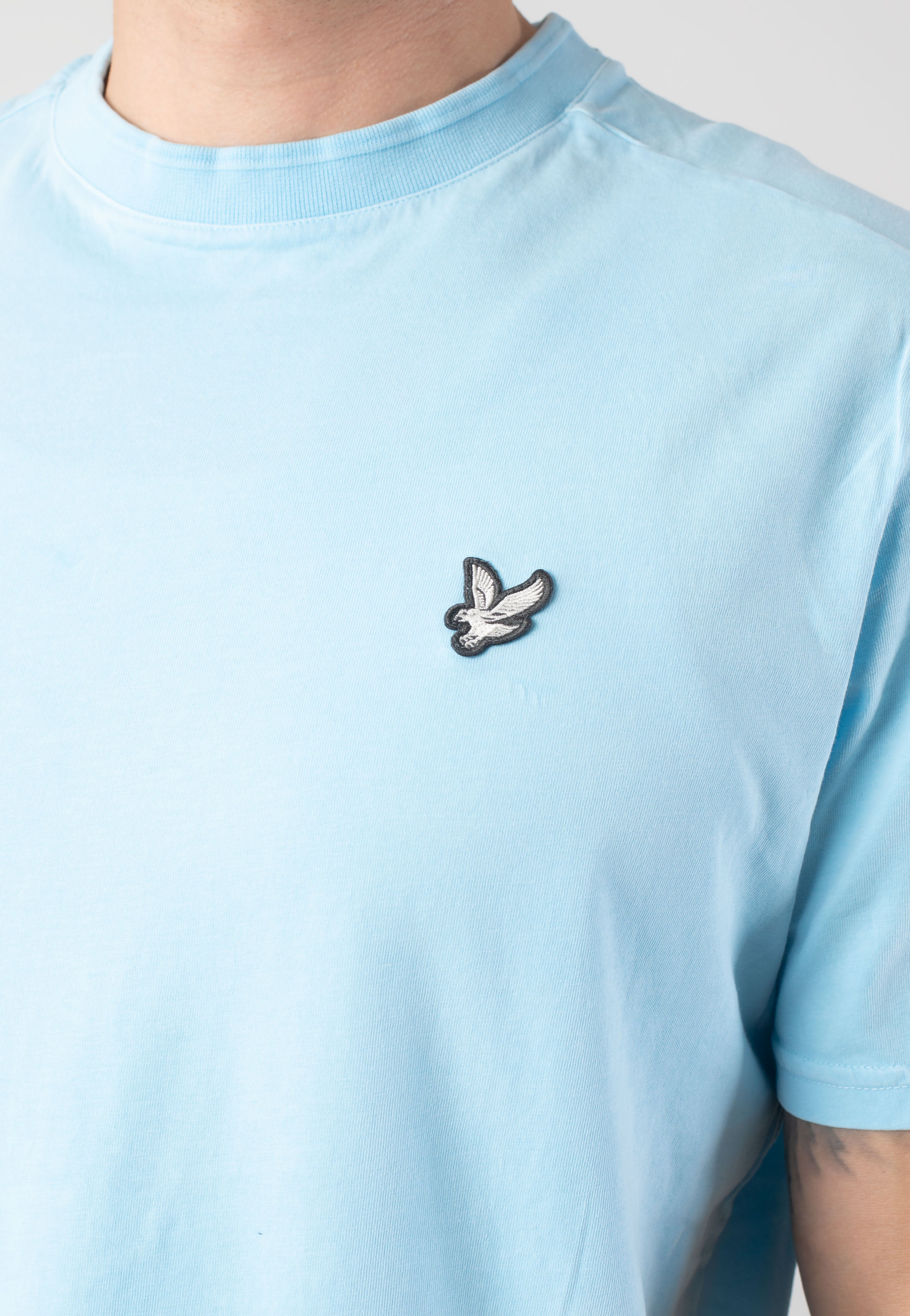 Lyle & Scott - Natural Dye Crewneck Caribe - T-Shirt | Men-Image
