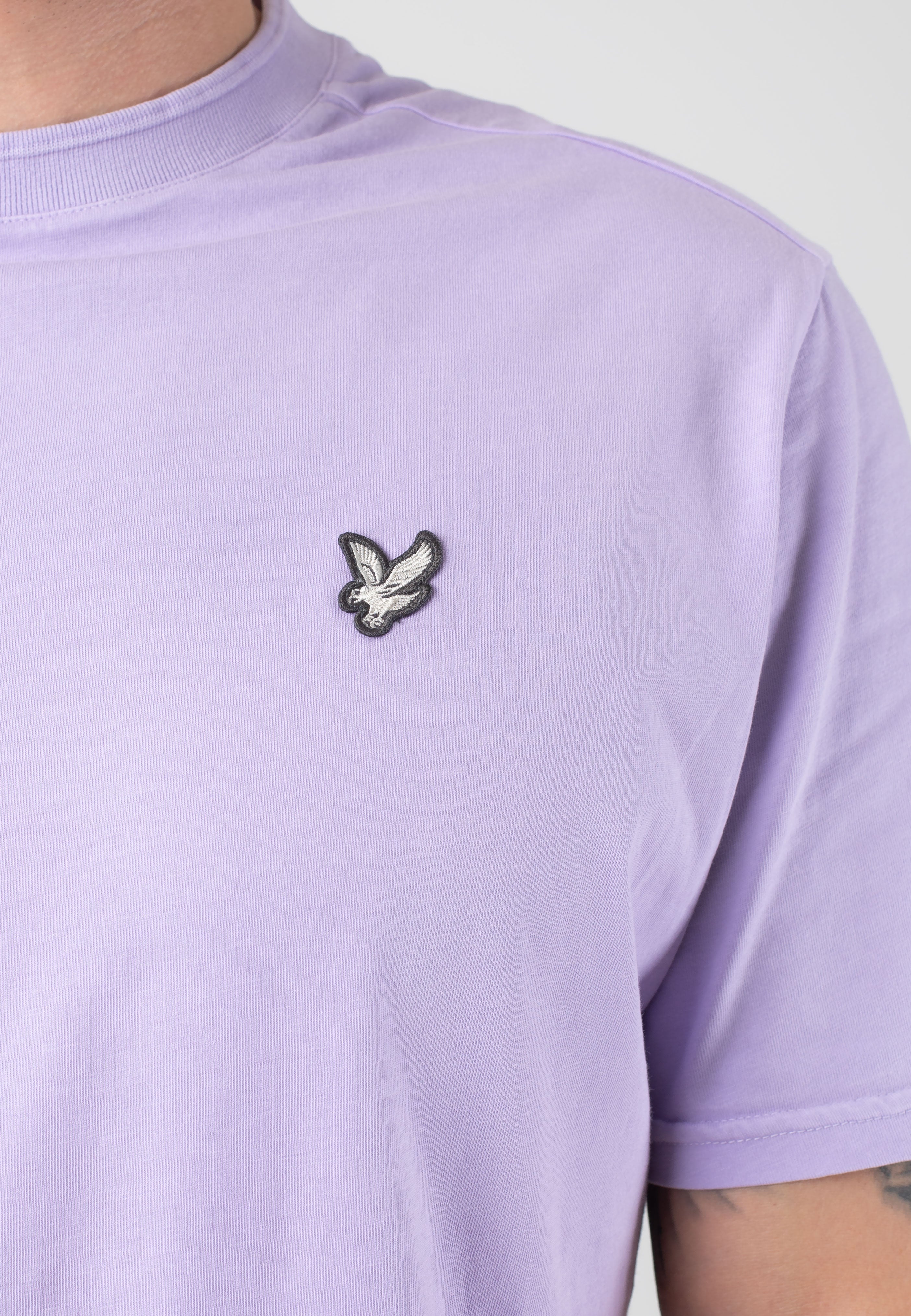 Lyle & Scott - Natural Dye Crewneck Lavender - T-Shirt | Men-Image