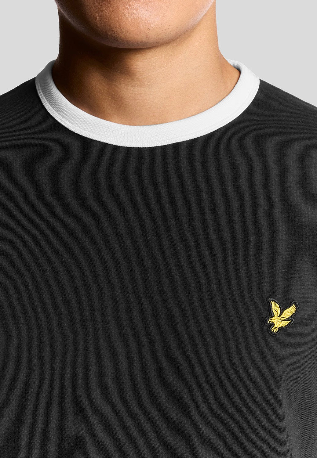 Lyle & Scott - Ringer Jet Black/White - T-Shirt | Men-Image