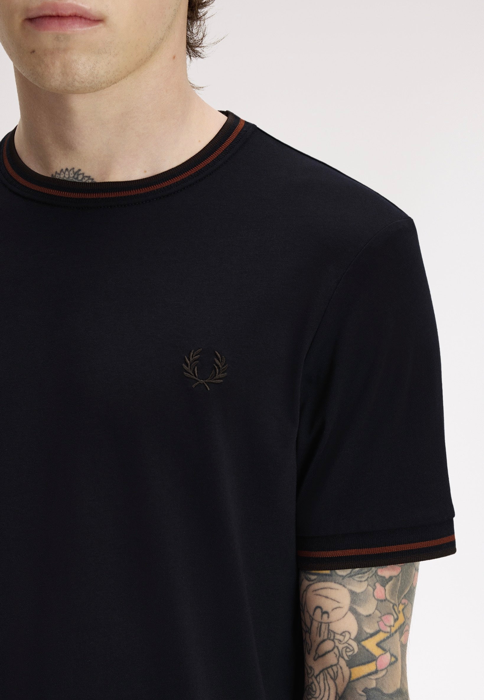 Fred Perry - Twin Tipped Navy/Brandy/Rich Brown - T-Shirt | Men-Image
