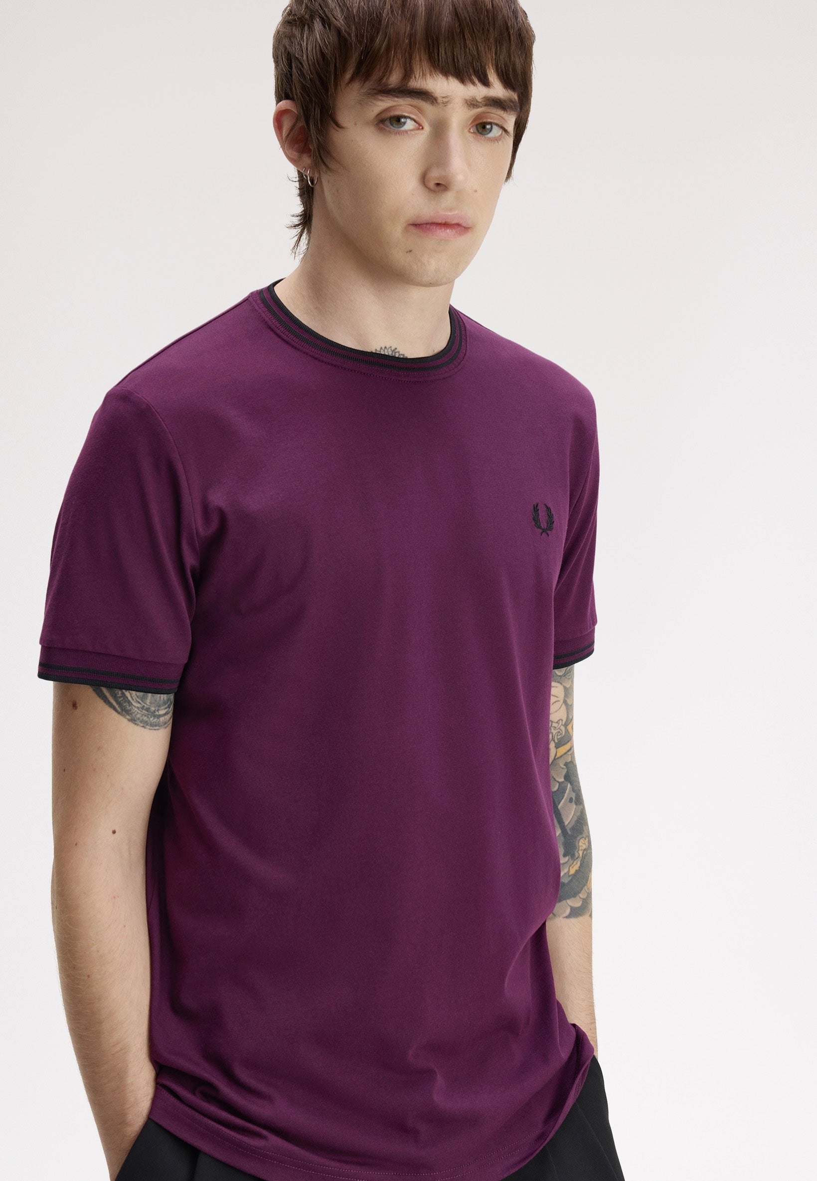 Fred Perry - Twin Tipped Plum/Black - T-Shirt | Men-Image