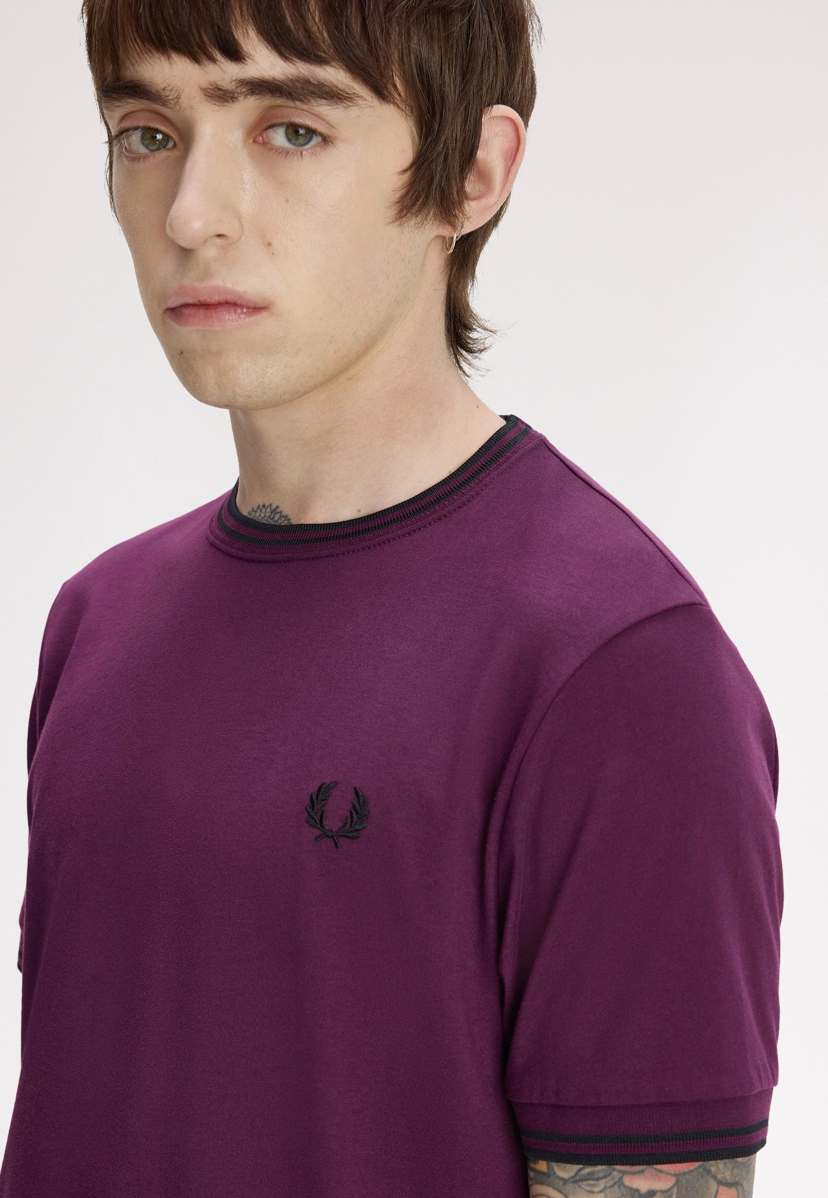 Fred Perry - Twin Tipped Plum/Black - T-Shirt | Men-Image