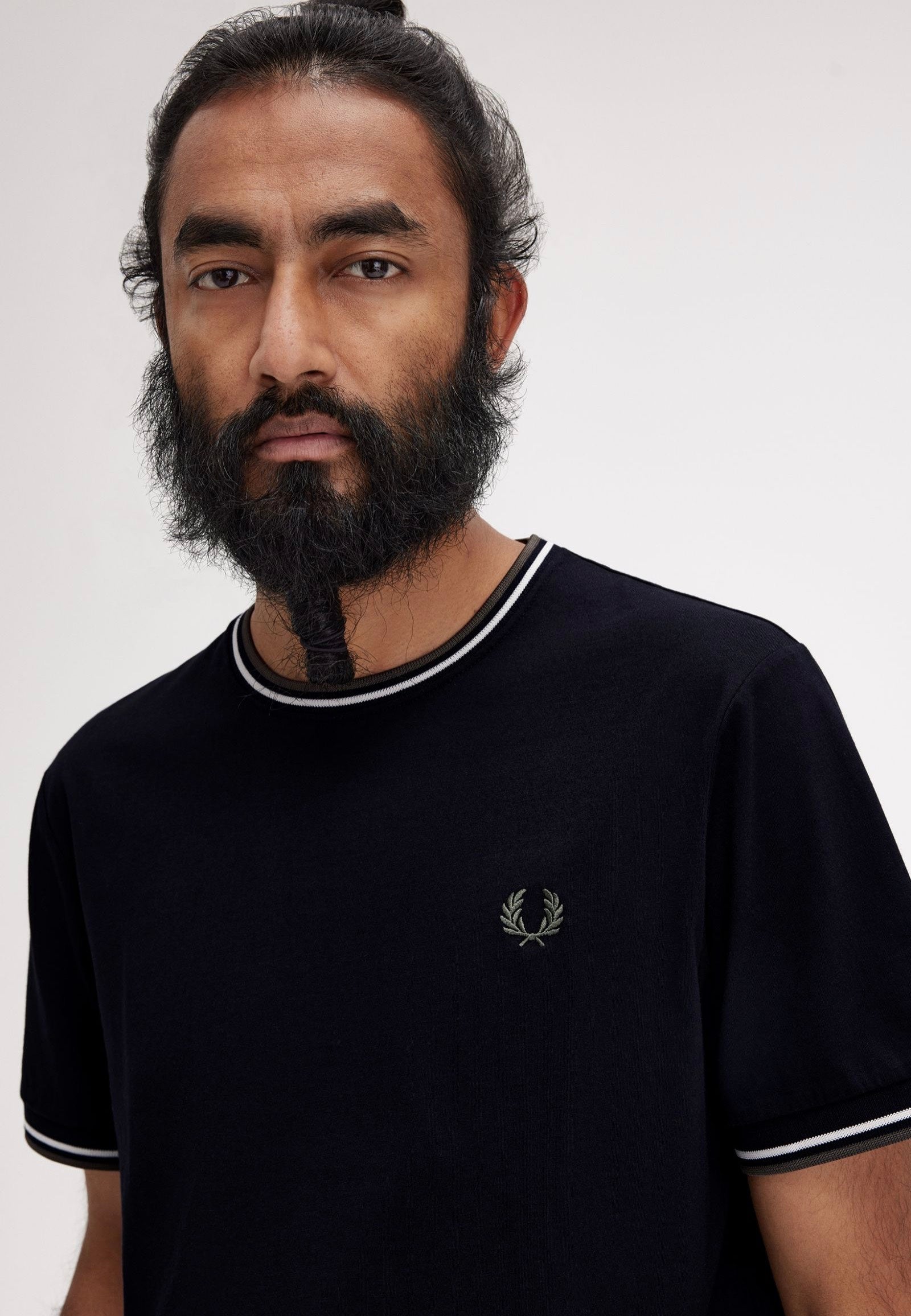 Fred Perry Twin Tipped Black/Ecru/Laurel Wreath Green - T-Shirt