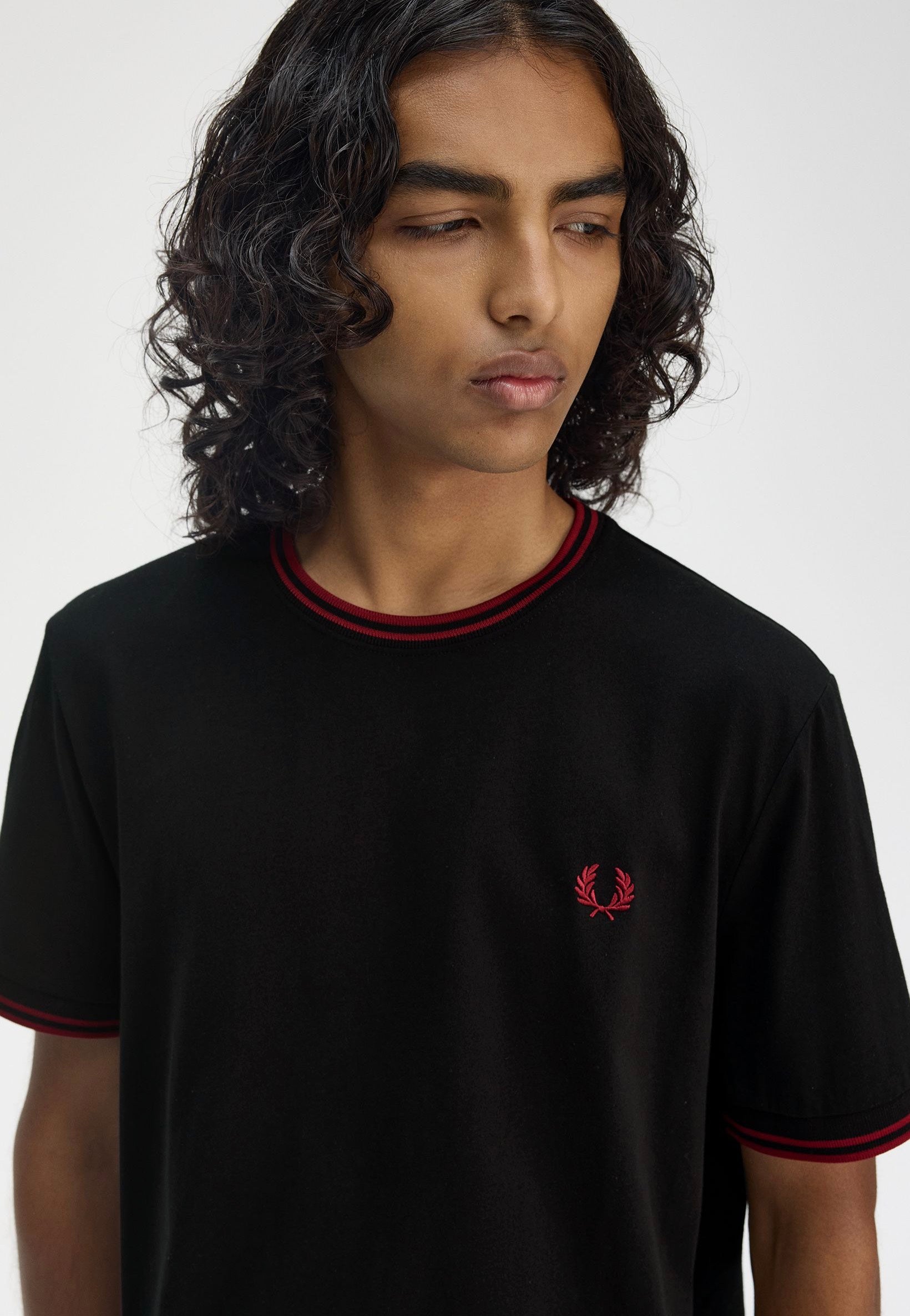 Fred Perry - Twin Tipped Black/Burnt Red - T-Shirt | Men-Image