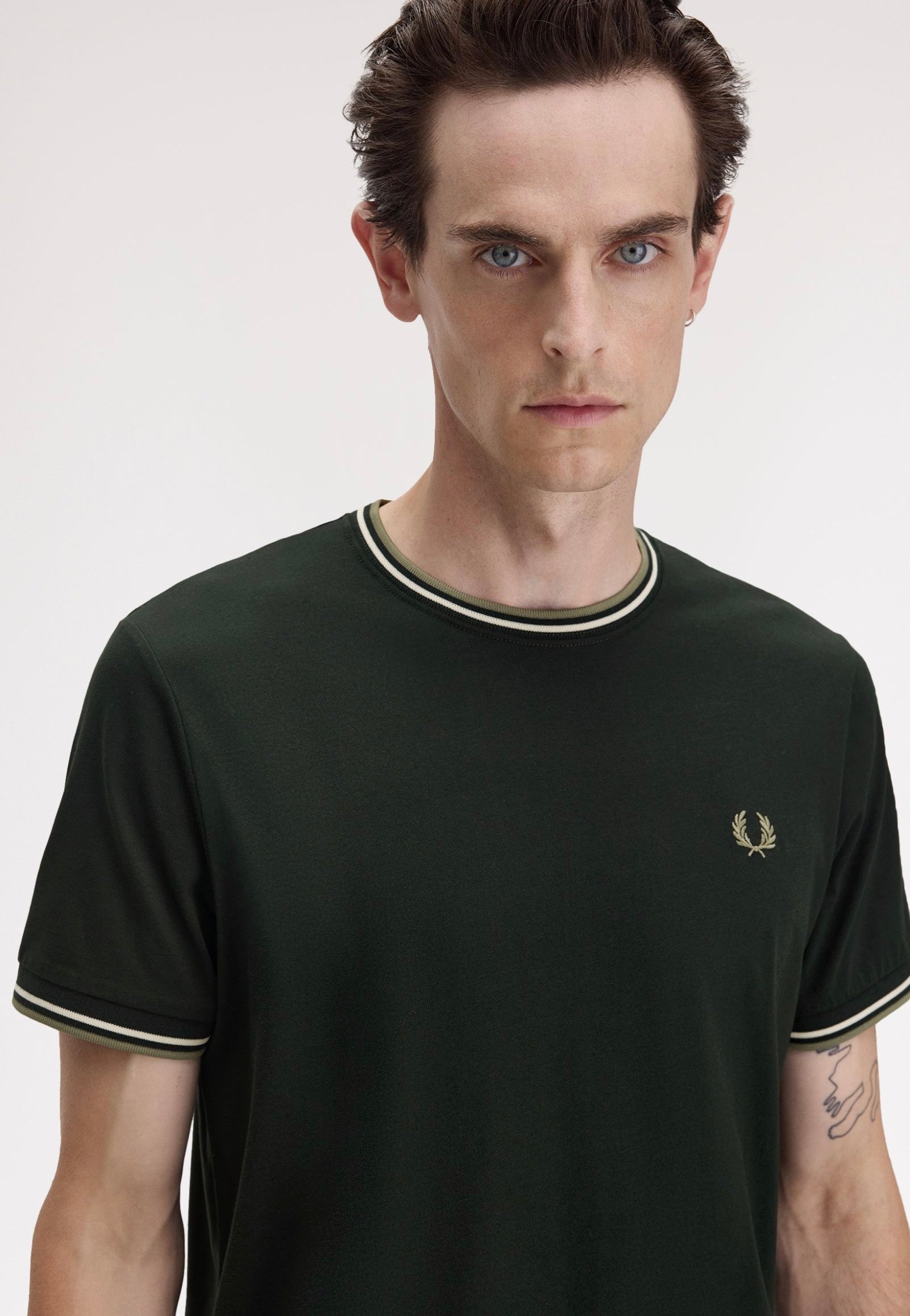 Fred Perry - Twin Tipped Night Green/Light Ecru/Olive Mint - T-Shirt | Men-Image
