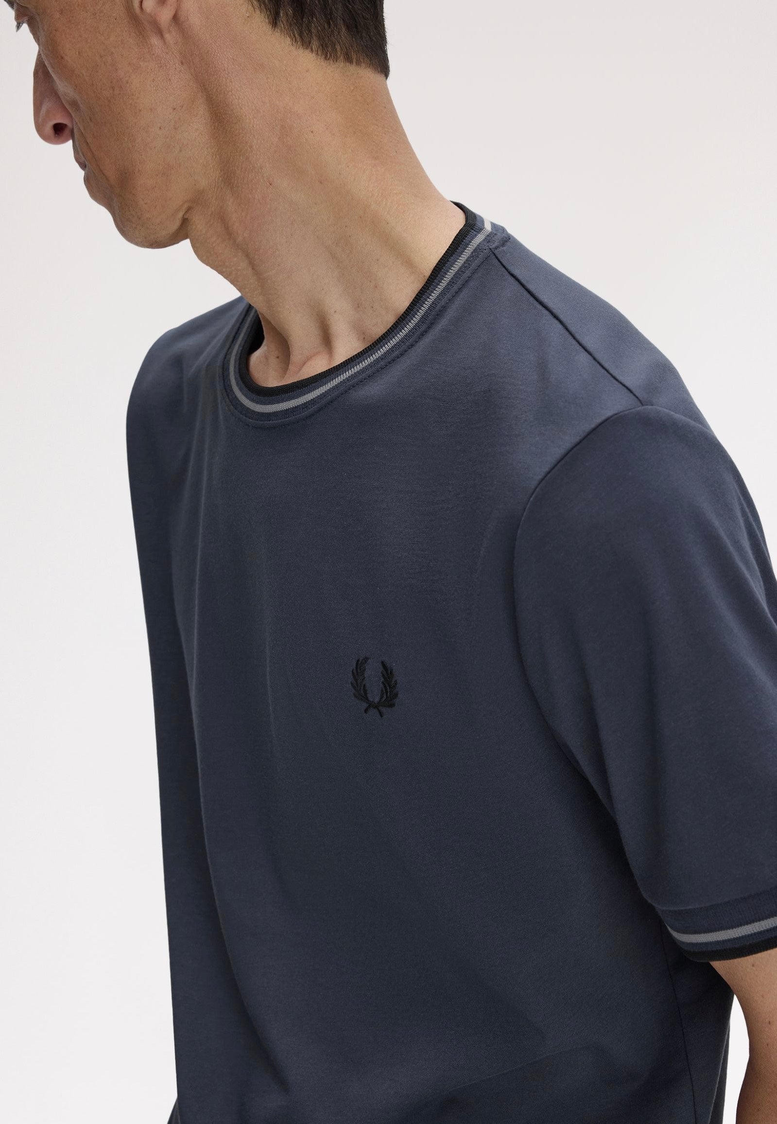Fred Perry - Twin Tipped Dark Airforce/Stockport Blue/Black - T-Shirt | Men-Image