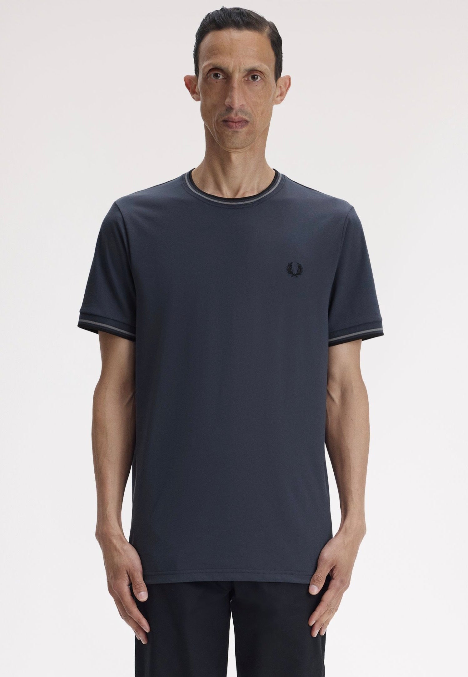 Fred Perry - Twin Tipped Dark Airforce/Stockport Blue/Black - T-Shirt | Men-Image