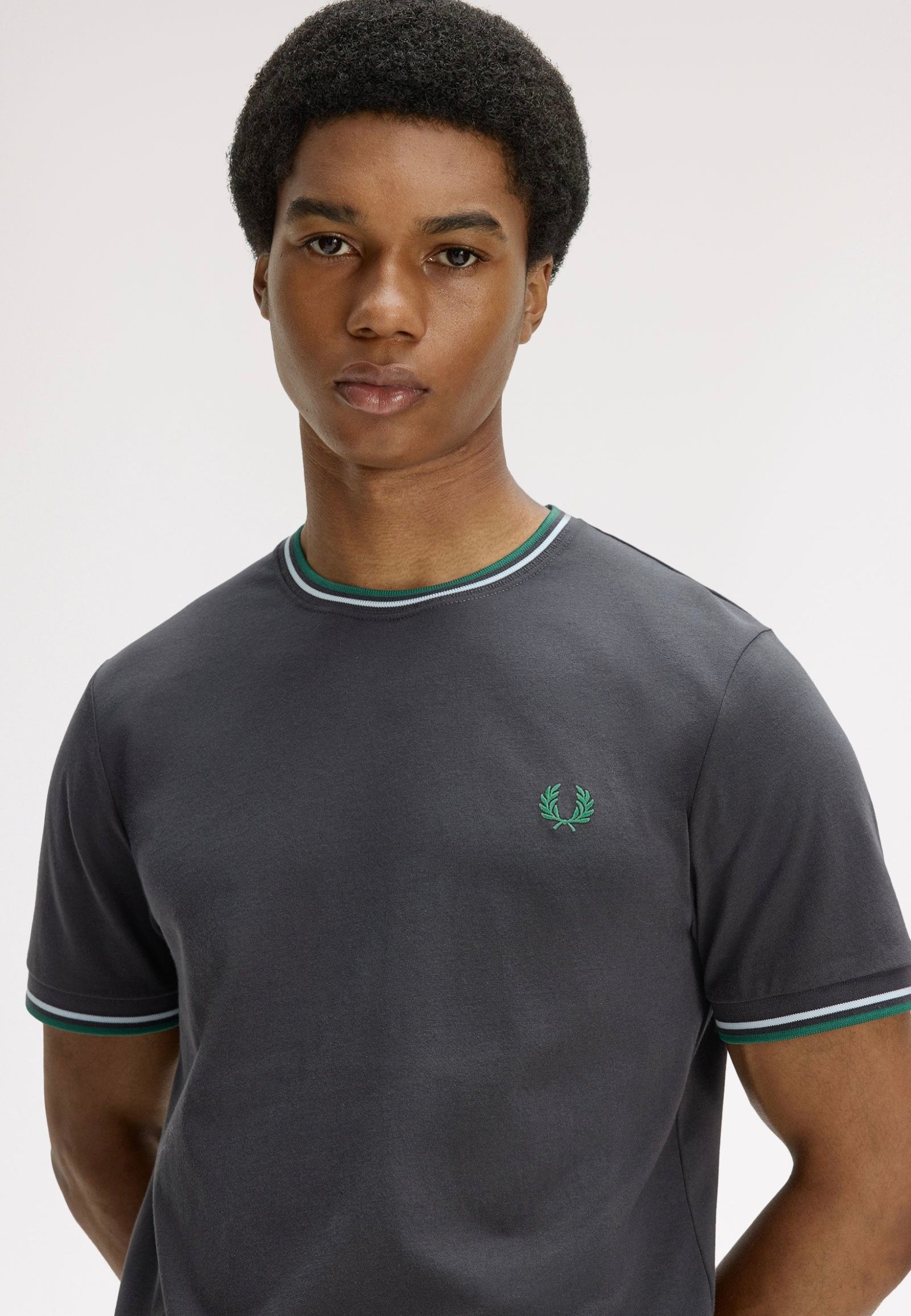 Fred Perry - Twin Tipped Anchor Grey/Light Ice/Sport Green - T-Shirt | Men-Image