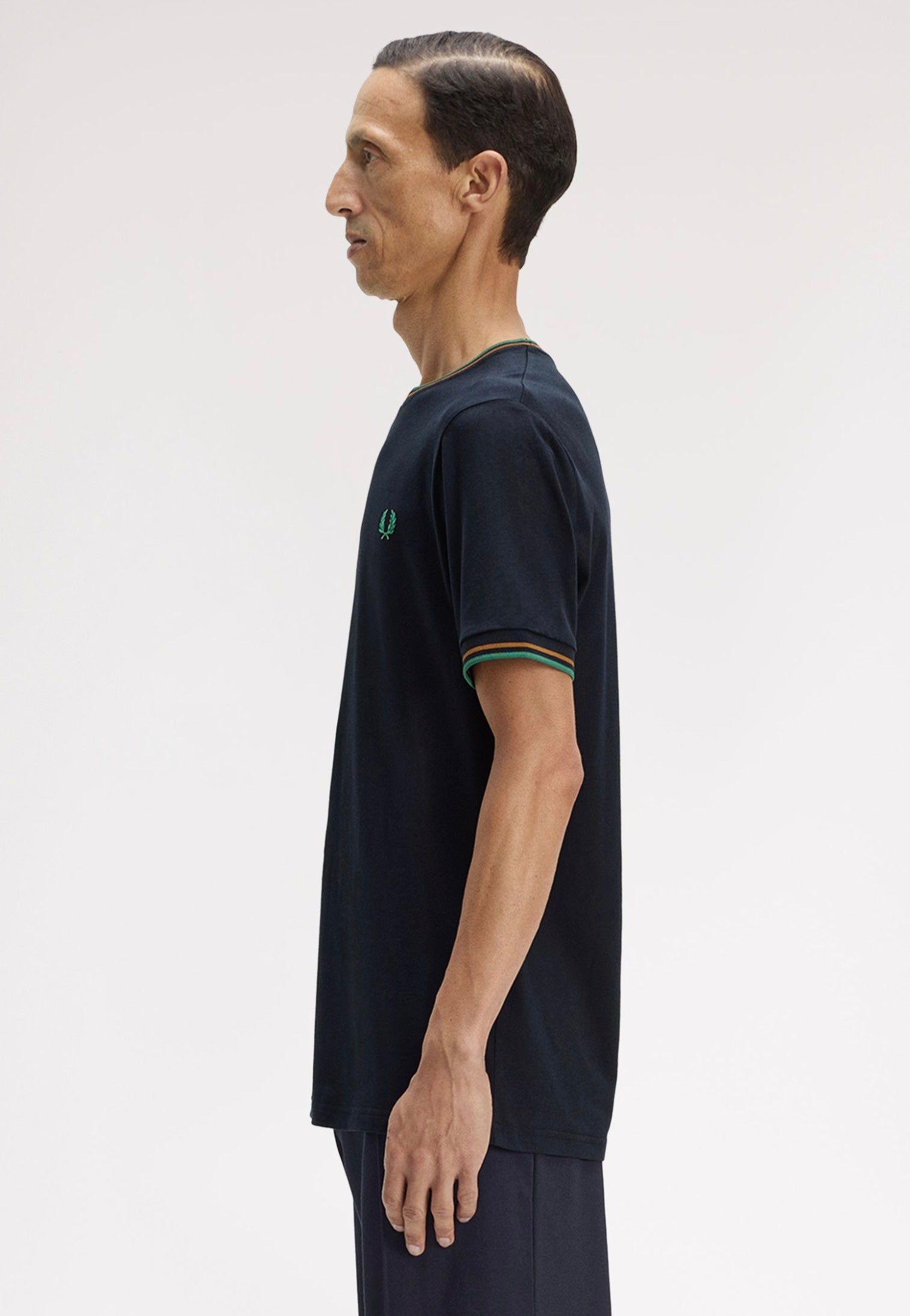 Fred Perry - Twin Tipped Navy/Dark Caramel/Sport Green - T-Shirt | Men-Image