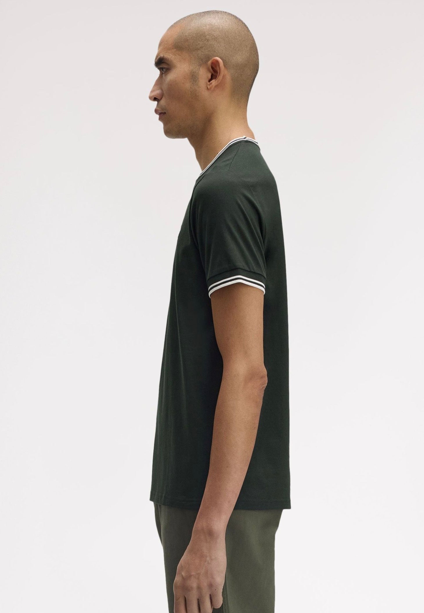 Fred Perry - Twin Tipped Nightgreen/Snow White - T-Shirt | Men-Image