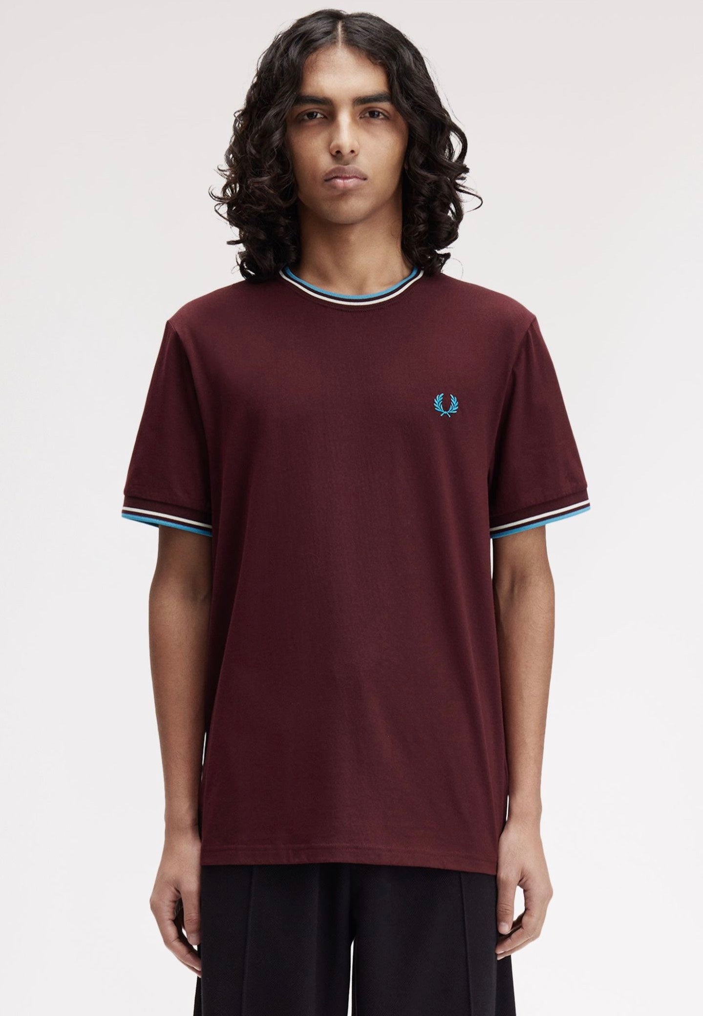Fred Perry - Twin Tipped Oxblood/Ecru/Court Blue - T-Shirt | Men-Image