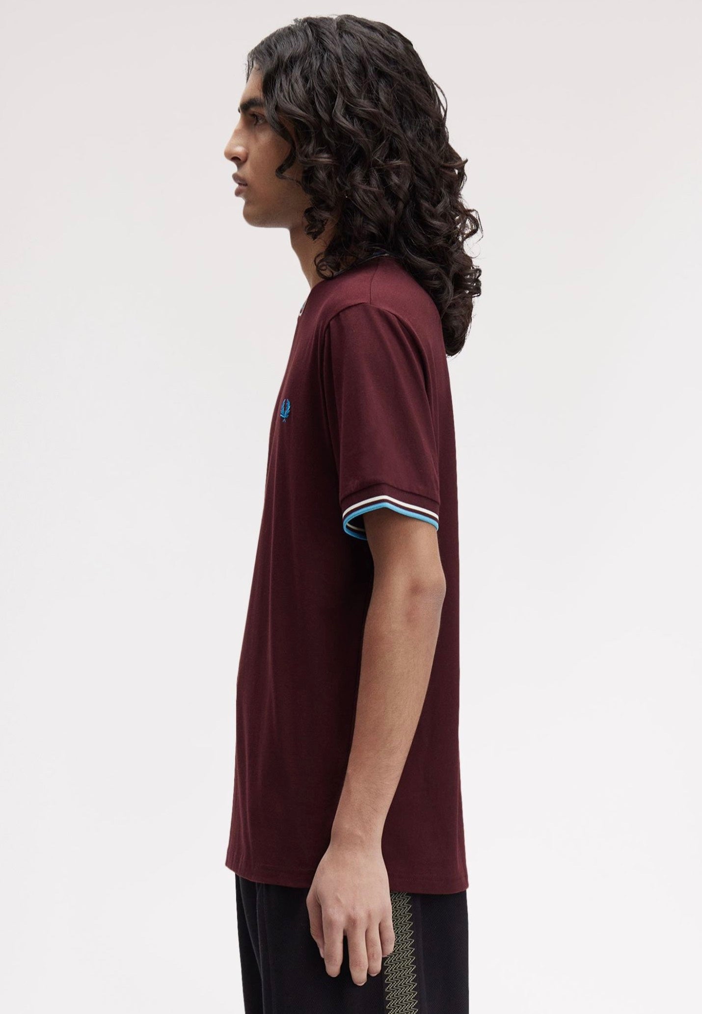 Fred Perry - Twin Tipped Oxblood/Ecru/Court Blue - T-Shirt | Men-Image