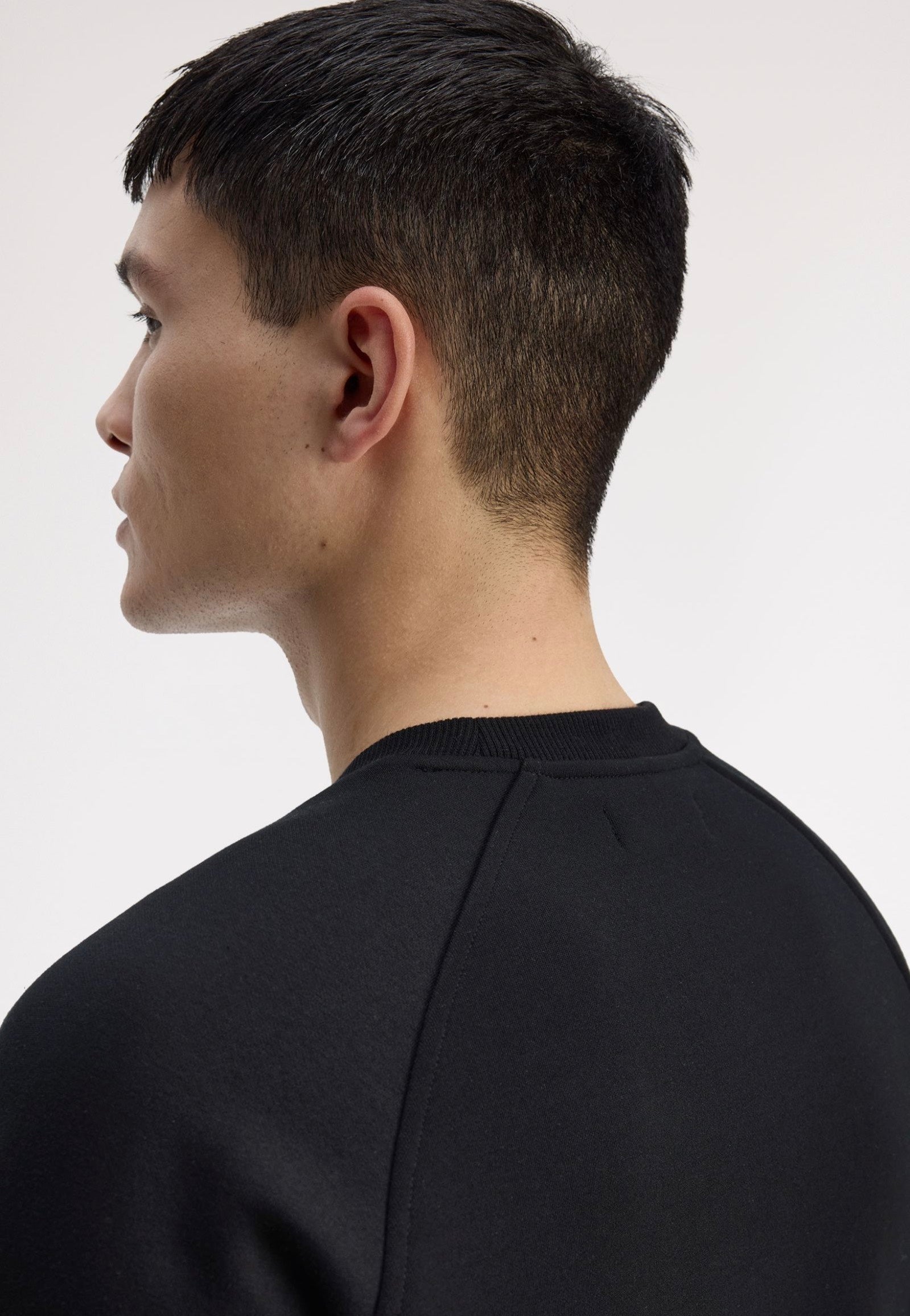 Fred Perry - Outline Laurel Wreath Black - Sweater | Men-Image