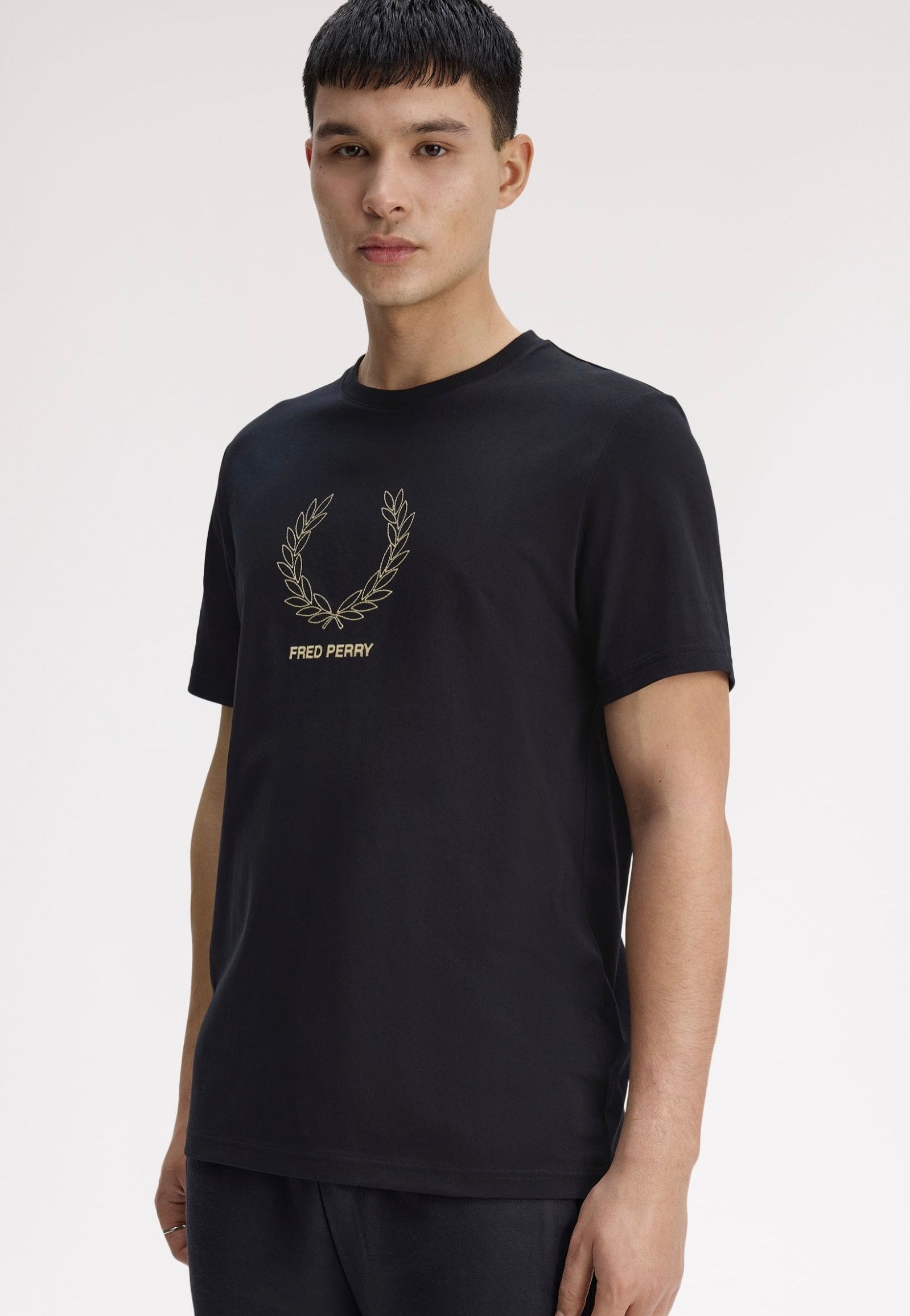 Fred Perry - Outline Laurel Wreath Black - T-Shirt | Men-Image