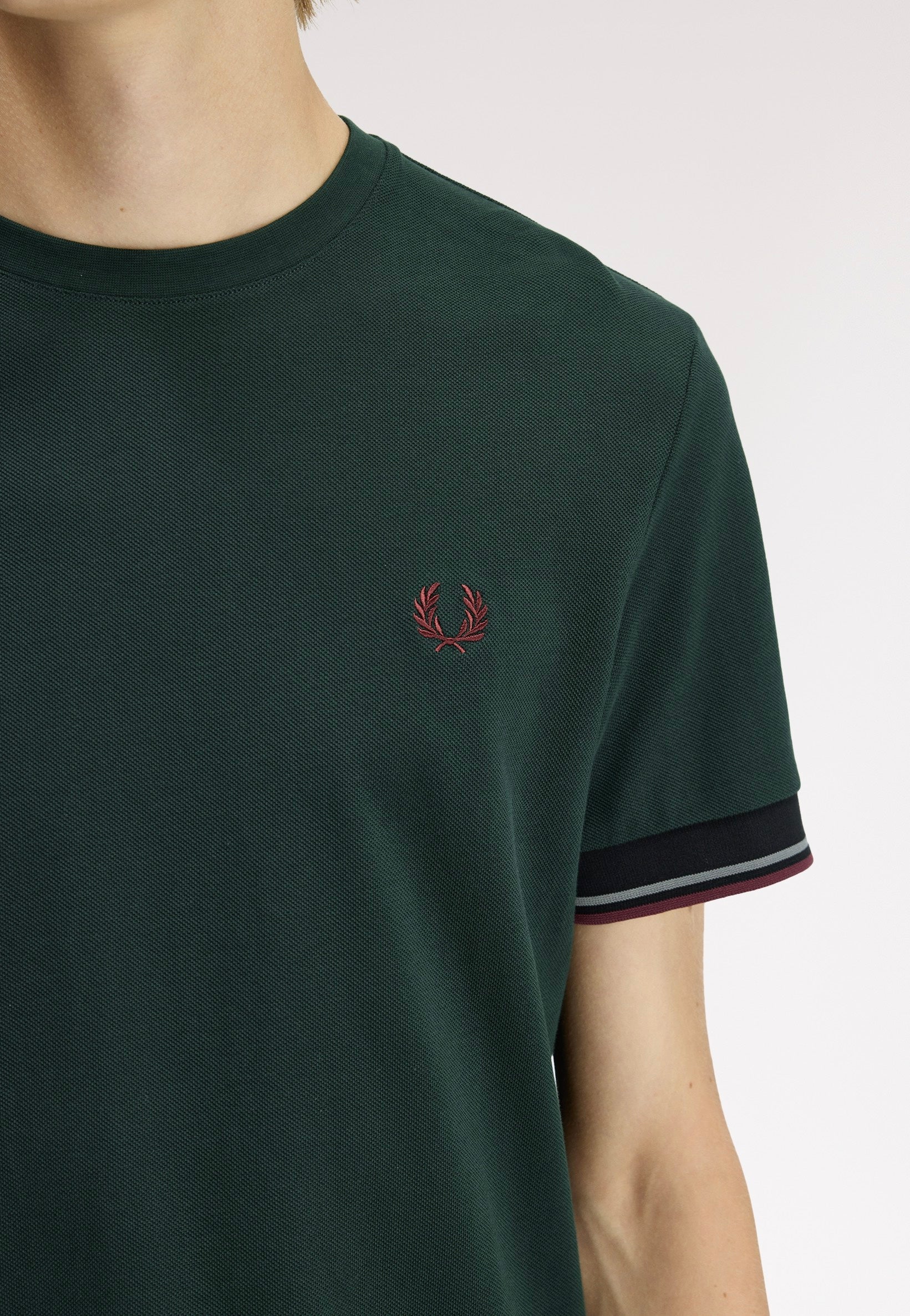 Fred Perry - Twin Tipped Cuff Grassroots - T-Shirt | Men-Image