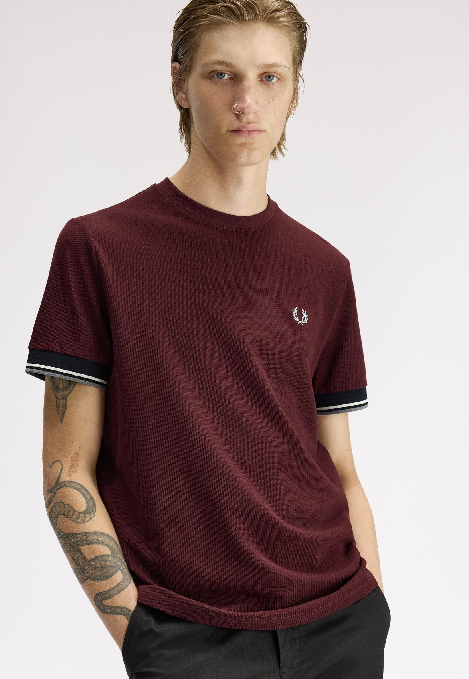 Fred Perry - Twin Tipped Cuff Oxblood - T-Shirt | Men-Image