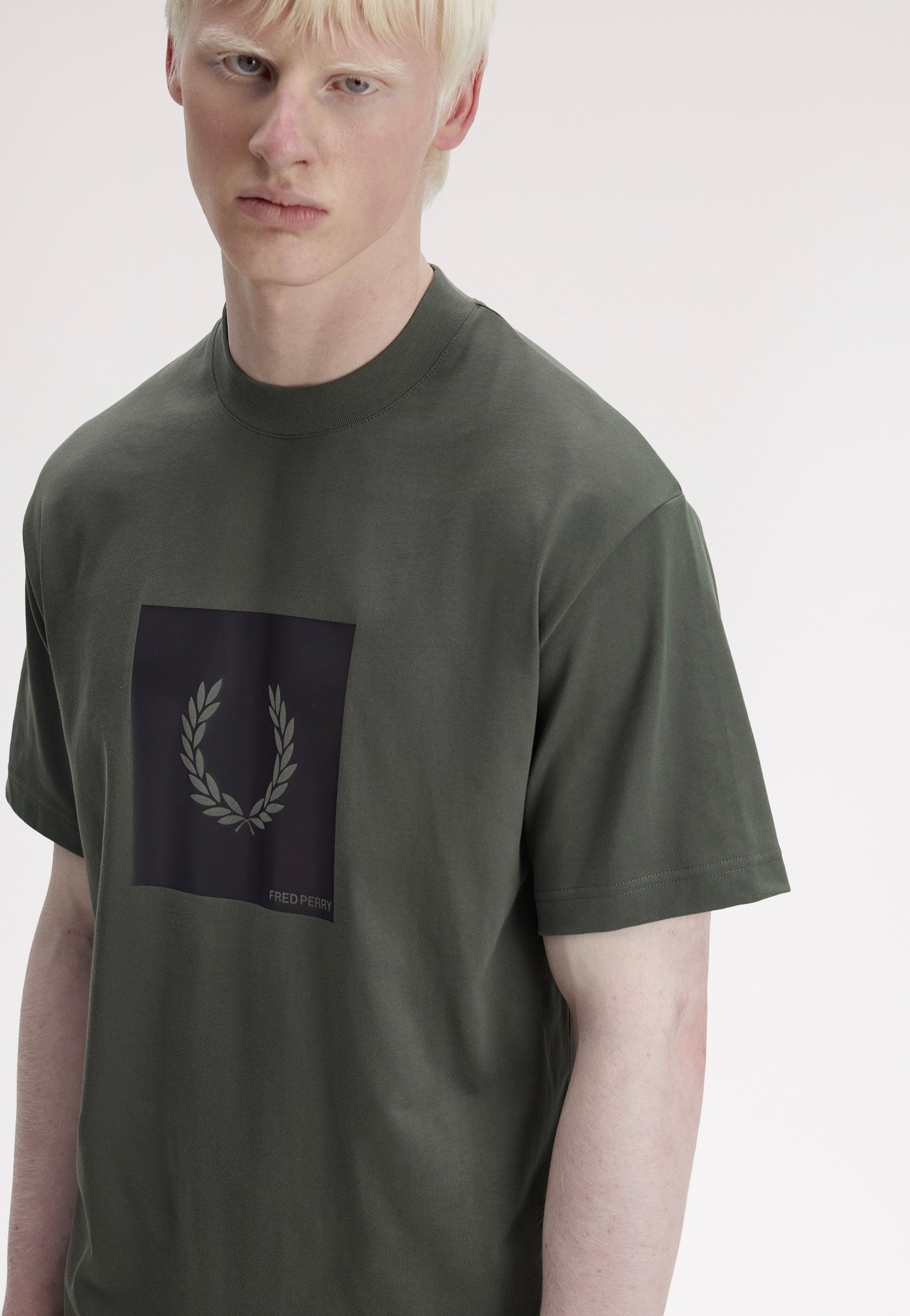 Fred Perry - Box Graphic Field Green - T-Shirt | Men-Image
