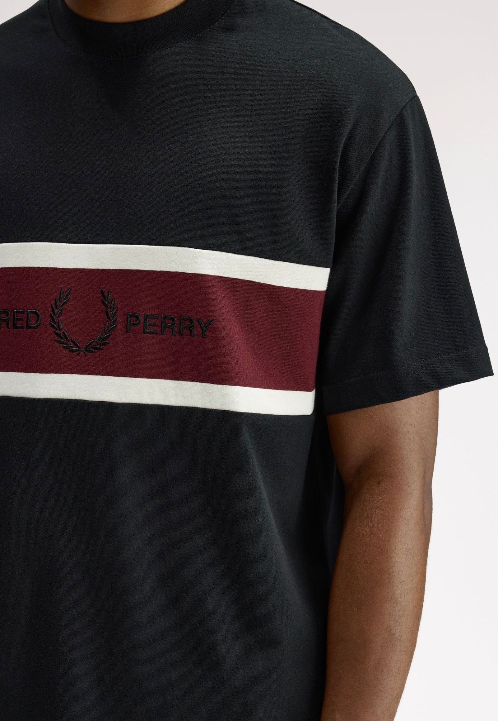 Fred Perry - Embroidered Panel Black - T-Shirt | Men-Image