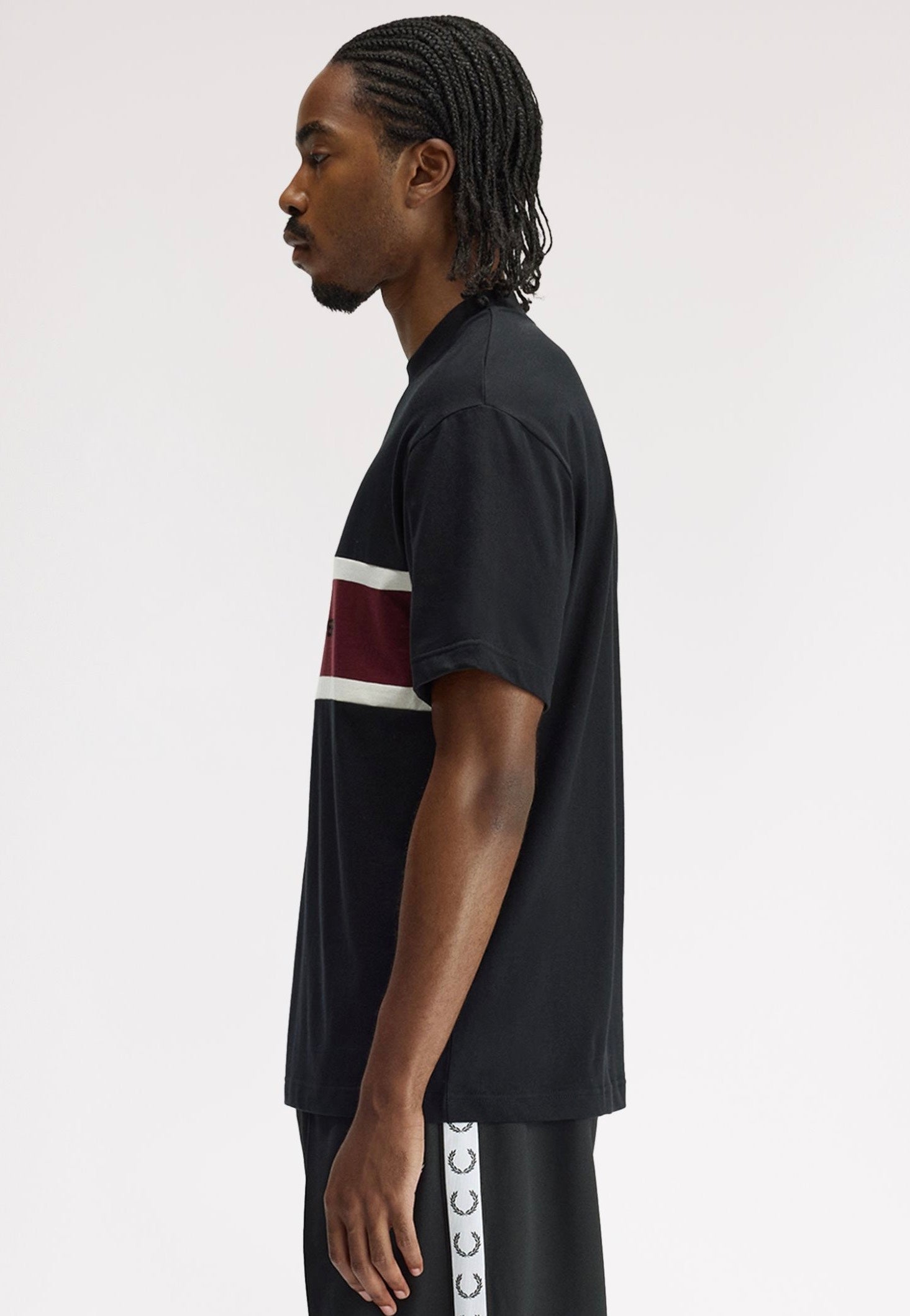 Fred Perry - Embroidered Panel Black - T-Shirt | Men-Image