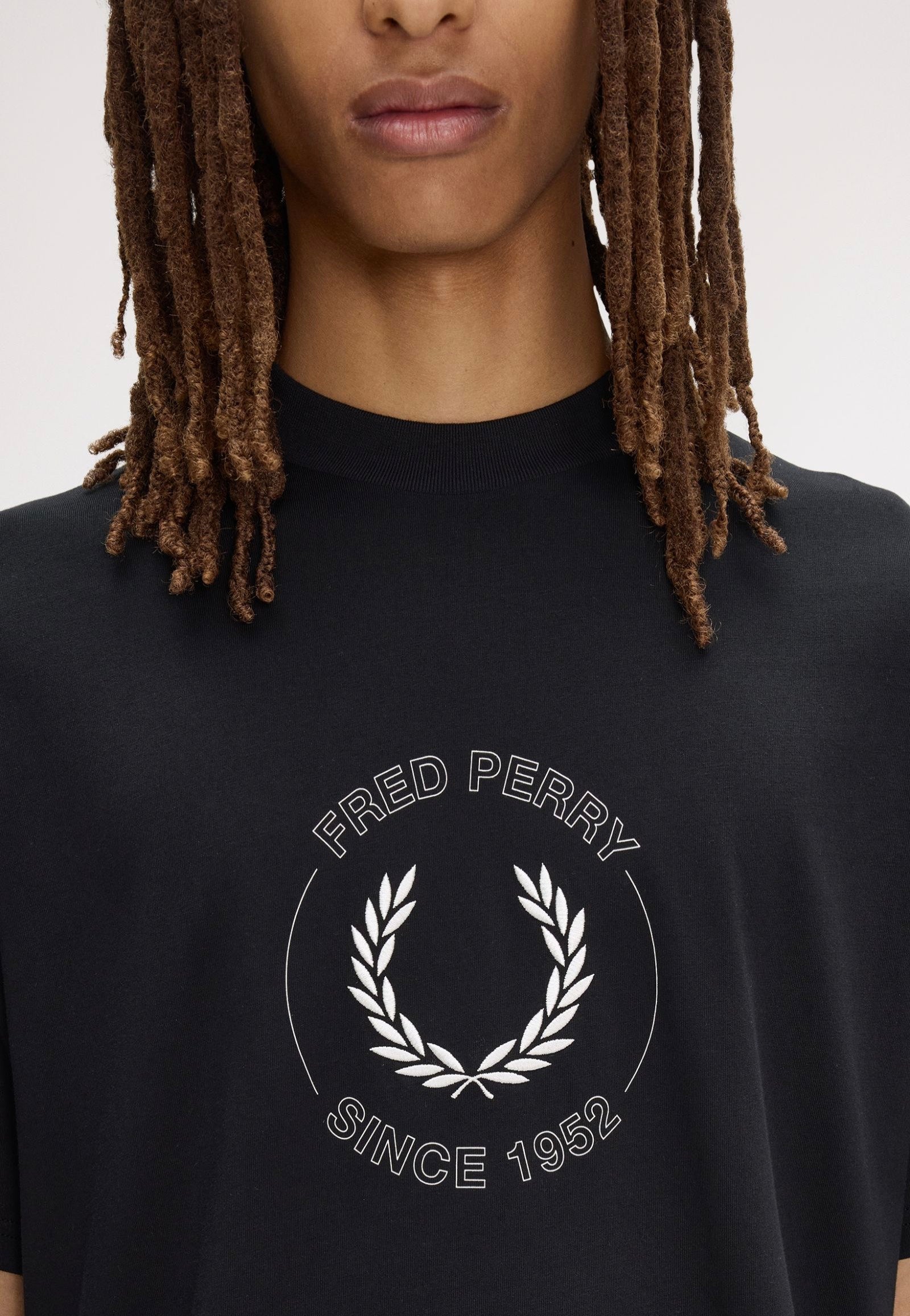 Fred Perry - Circle Graphic Black - T-Shirt | Men-Image
