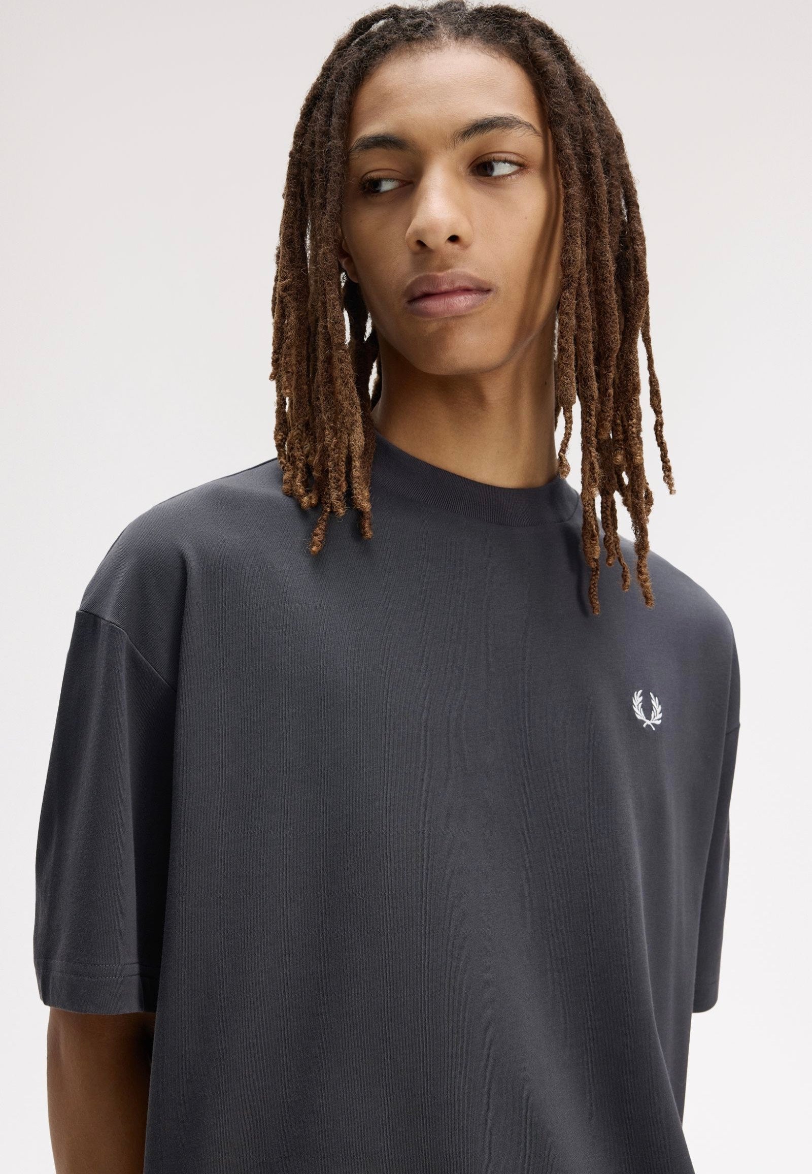 Fred Perry - Back Print Laurel Wreath Anchor Grey - T-Shirt | Men-Image