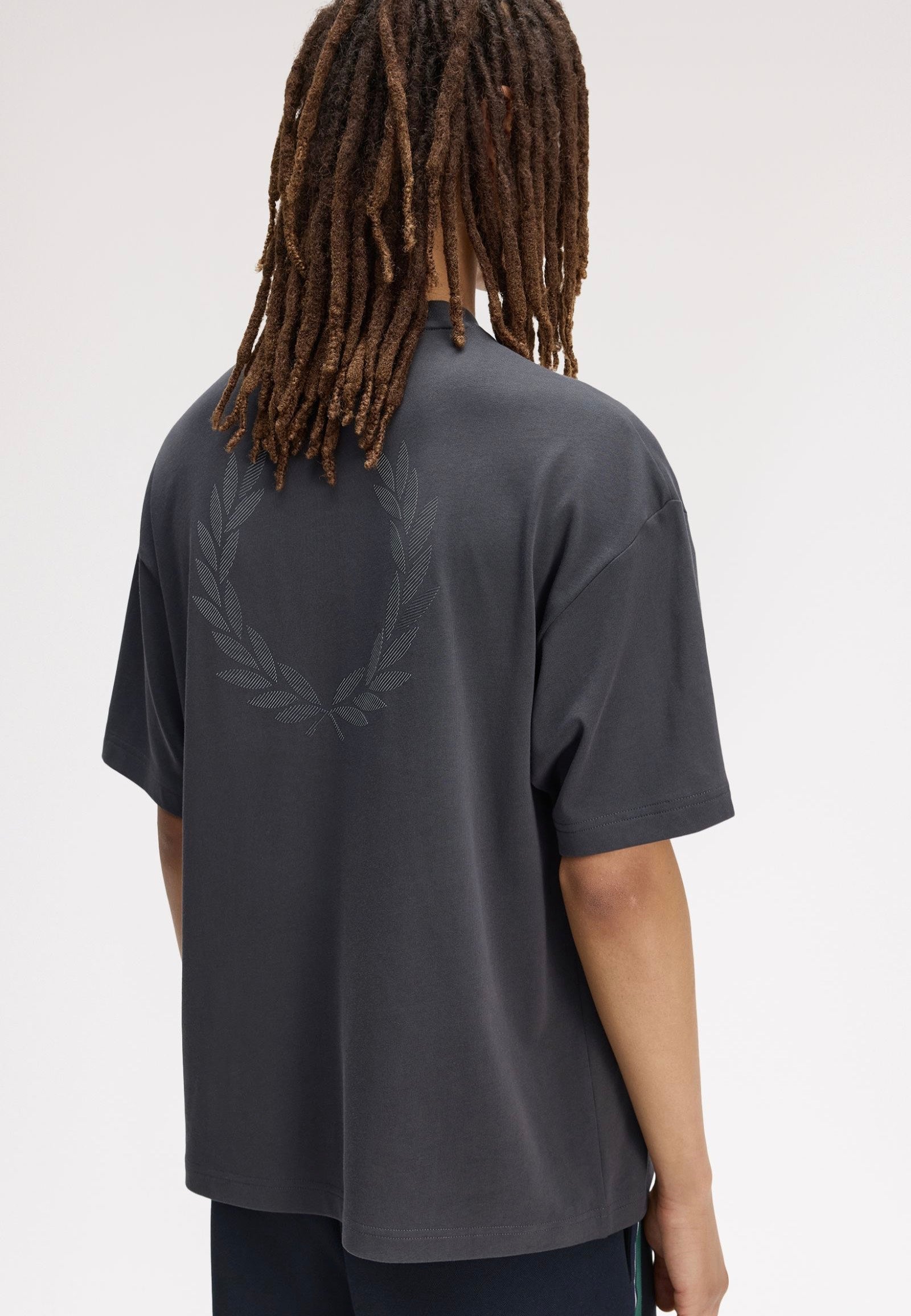 Fred Perry - Back Print Laurel Wreath Anchor Grey - T-Shirt | Men-Image