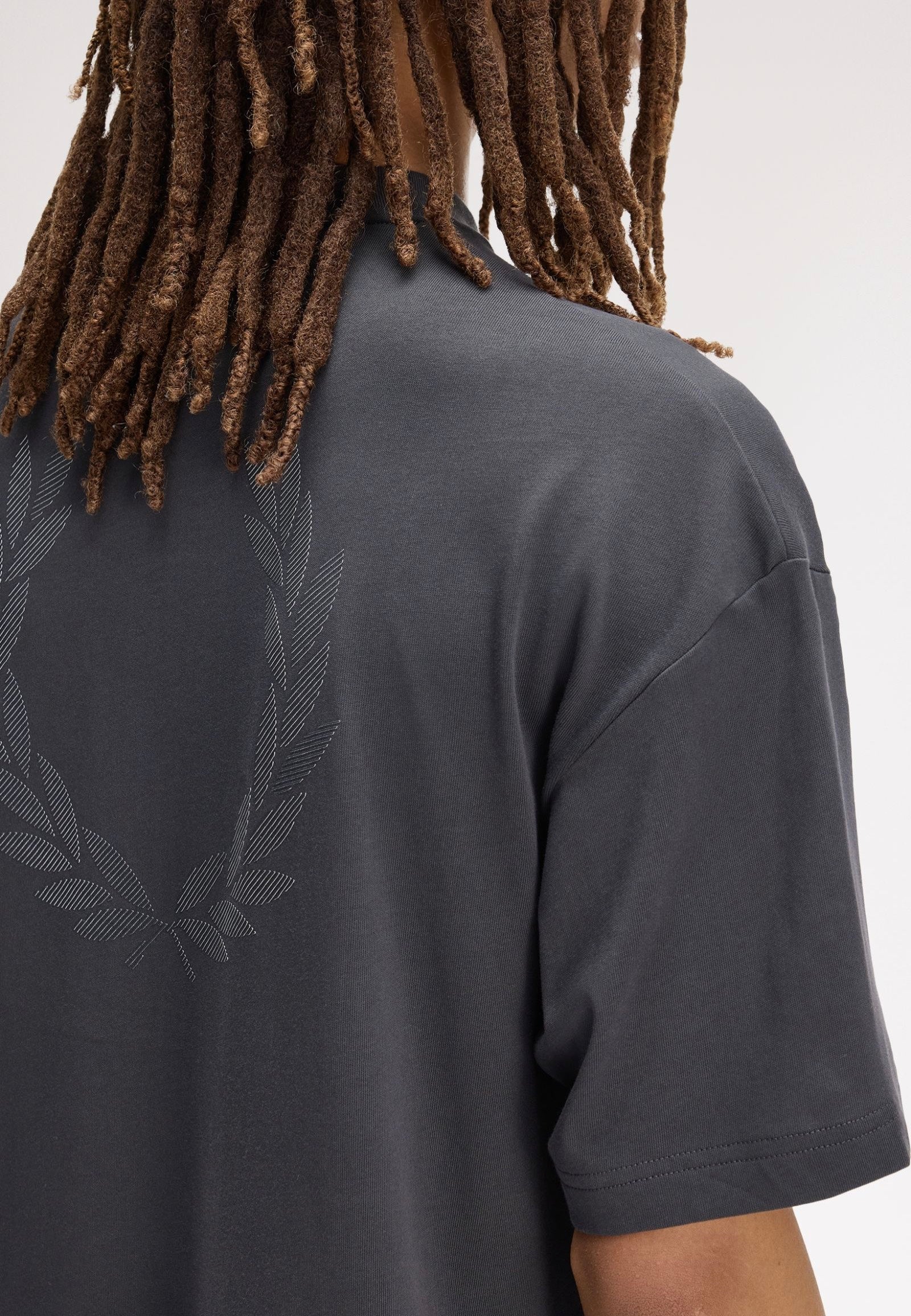 Fred Perry - Back Print Laurel Wreath Anchor Grey - T-Shirt | Men-Image