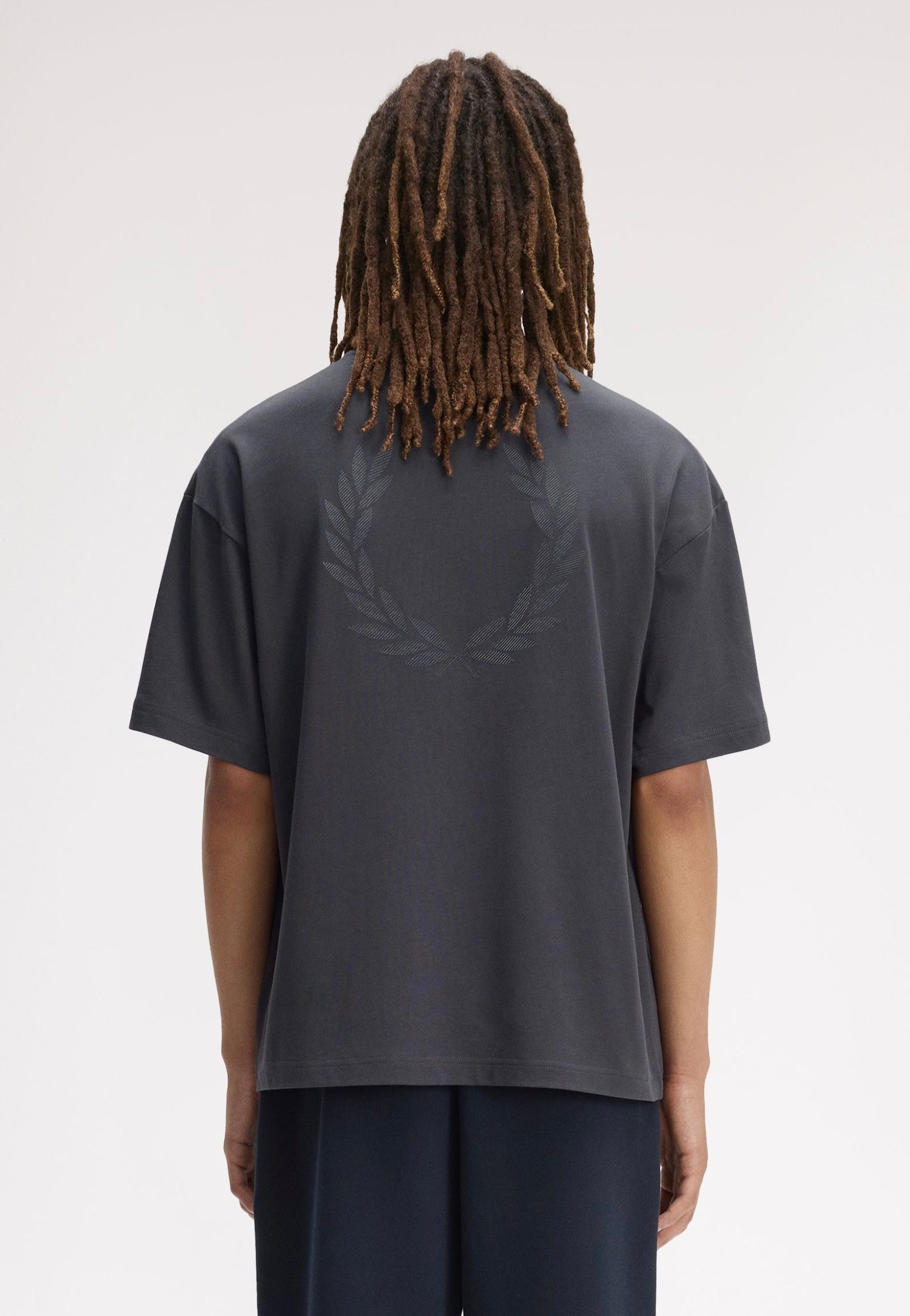 Fred Perry - Back Print Laurel Wreath Anchor Grey - T-Shirt | Men-Image