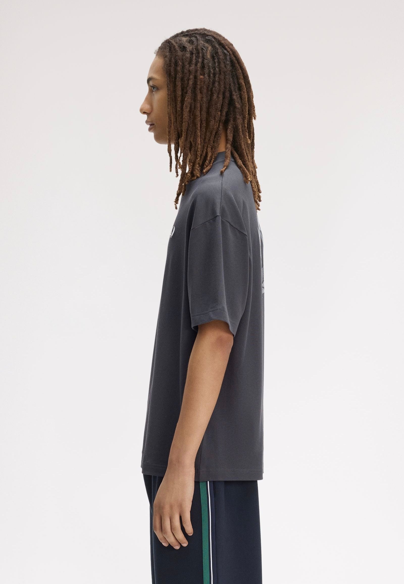 Fred Perry - Back Print Laurel Wreath Anchor Grey - T-Shirt | Men-Image