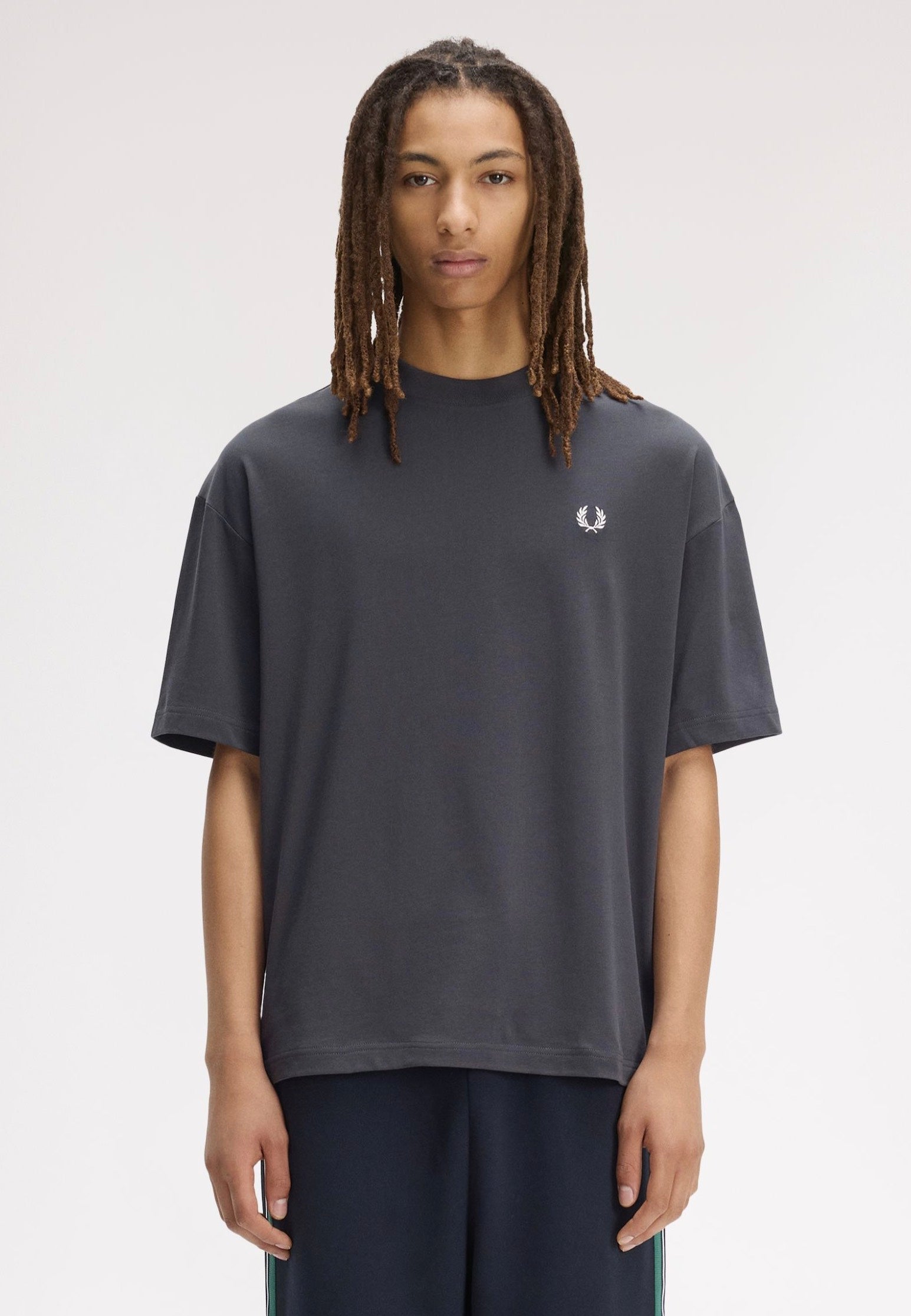 Fred Perry - Back Print Laurel Wreath Anchor Grey - T-Shirt | Men-Image