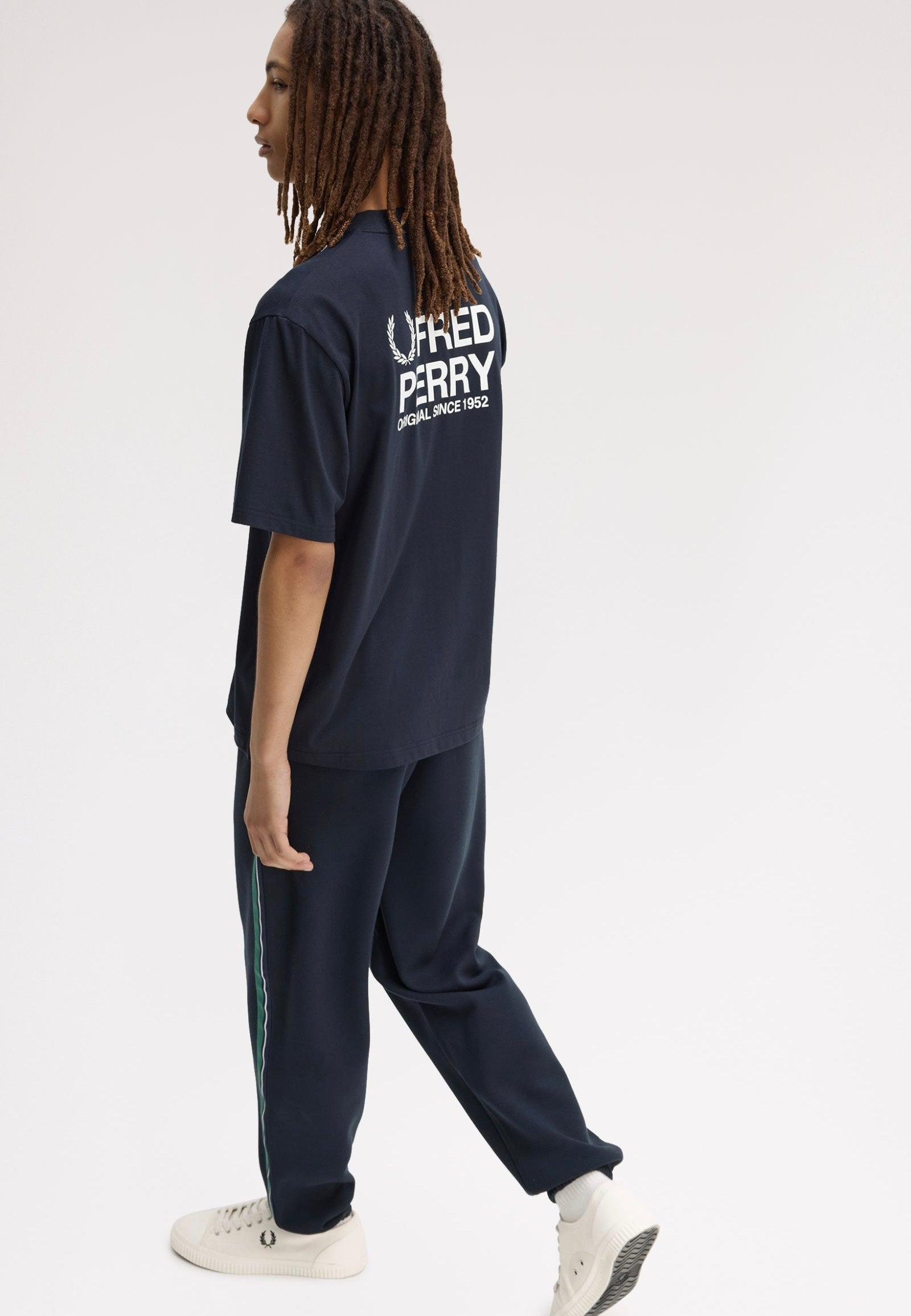 Fred Perry - Back Print Fred Perry Text Navy - T-Shirt | Men-Image