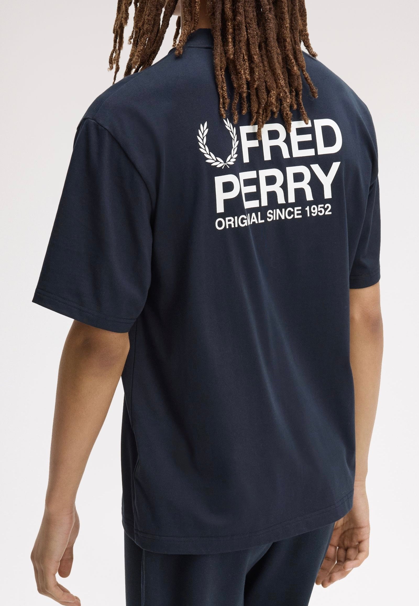Fred Perry - Back Print Fred Perry Text Navy - T-Shirt | Men-Image