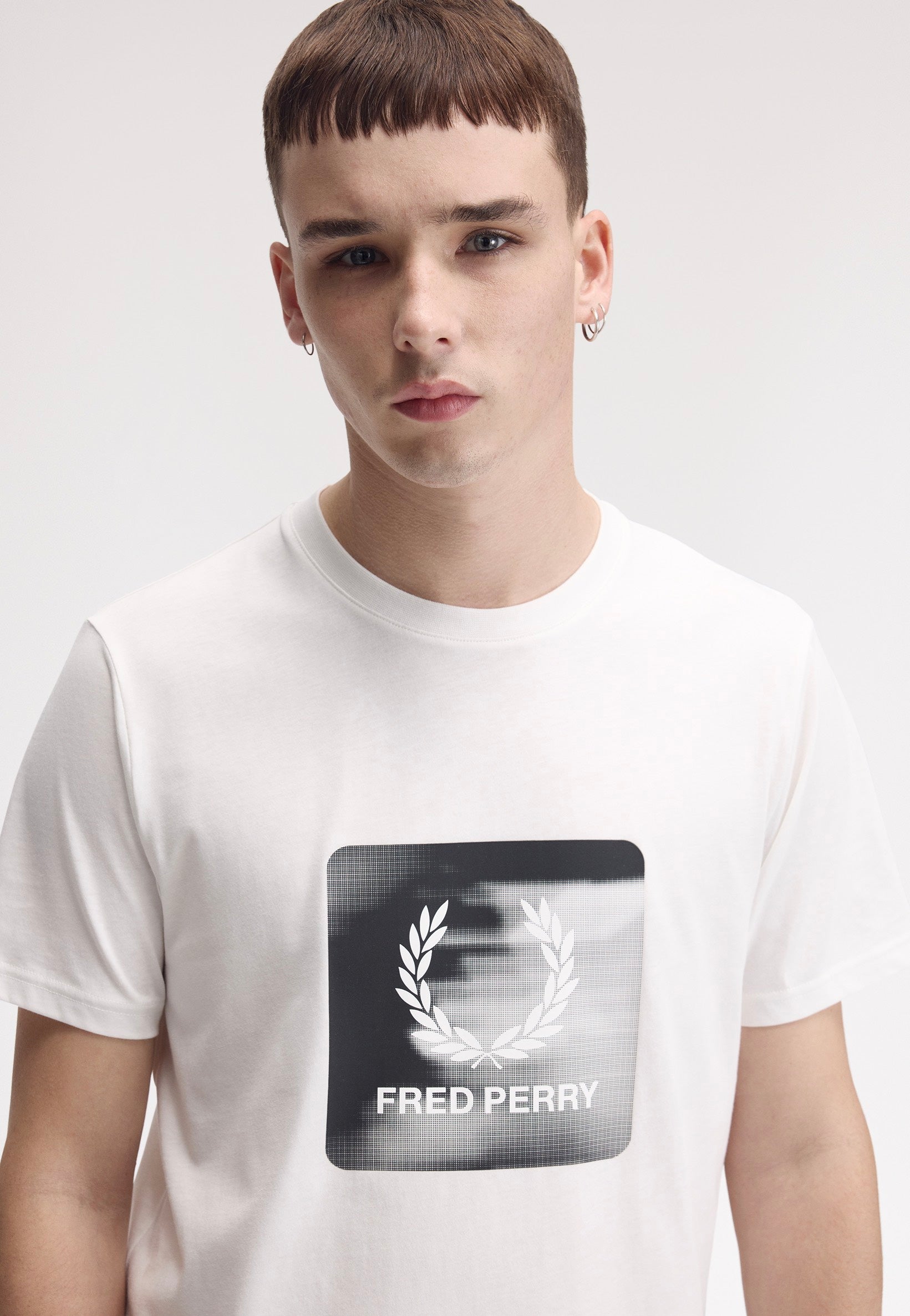 Fred Perry - Laurel Wreath Digital Snow White - T-Shirt | Men-Image
