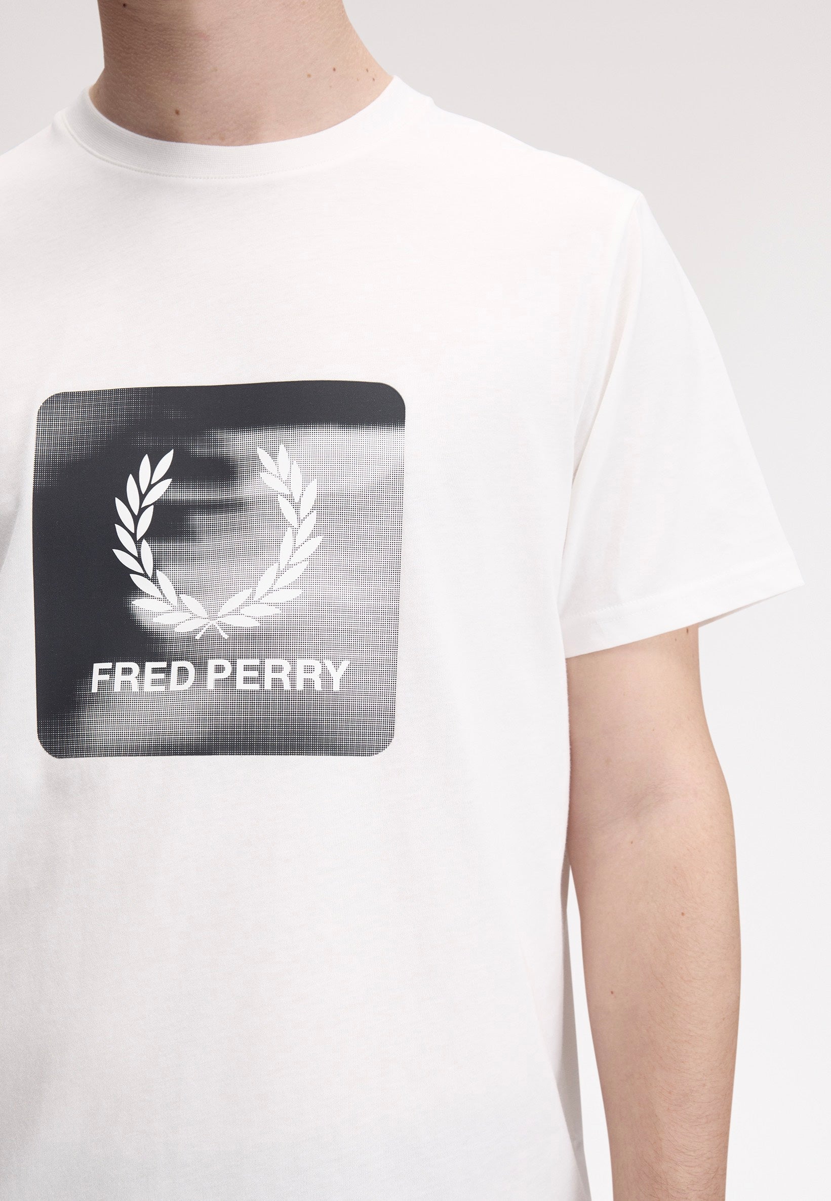 Fred Perry - Laurel Wreath Digital Snow White - T-Shirt | Men-Image