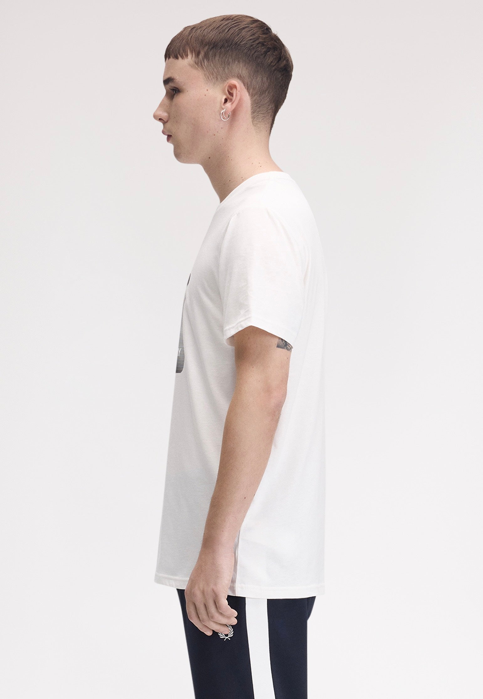 Fred Perry - Laurel Wreath Digital Snow White - T-Shirt | Men-Image