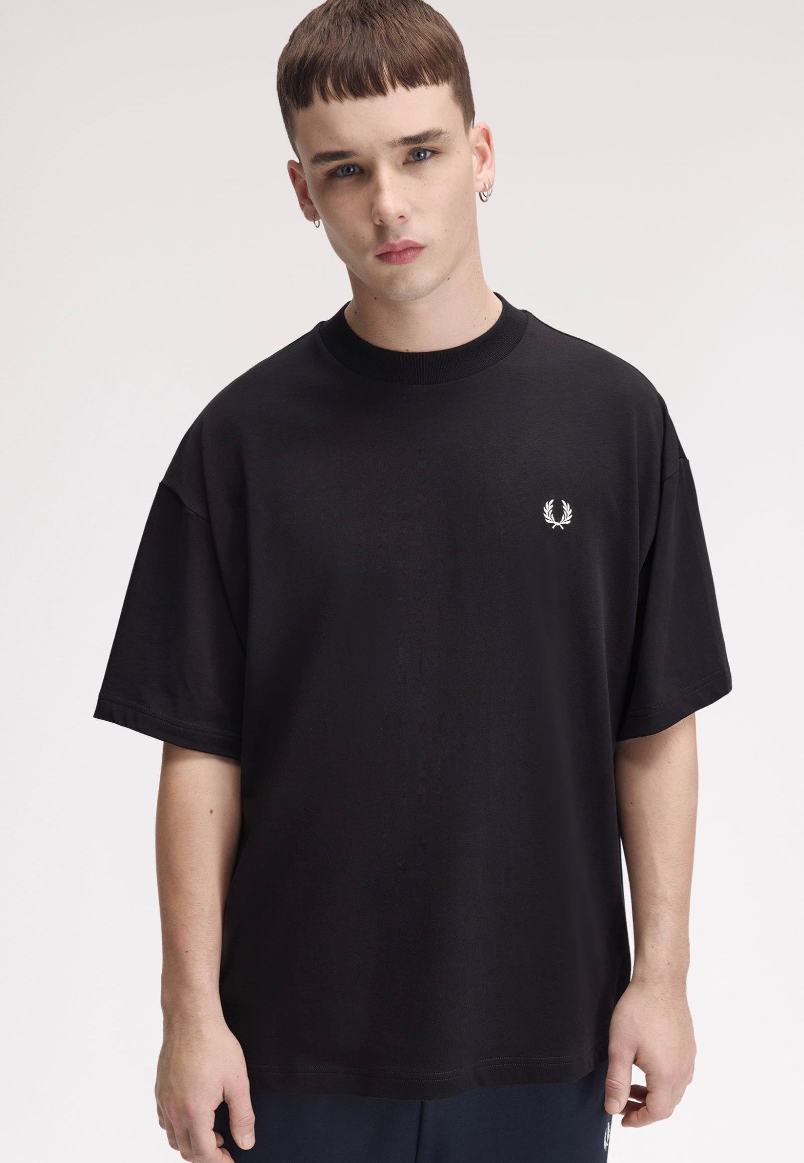 Fred Perry - Oversized Black - T-Shirt | Men-Image