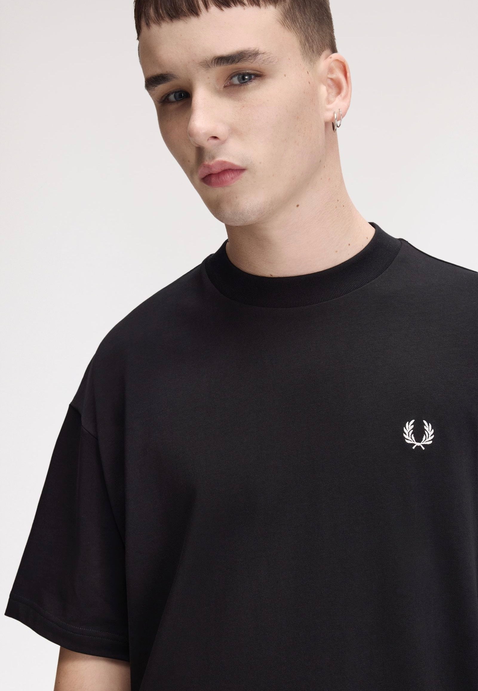 Fred Perry - Oversized Black - T-Shirt | Men-Image