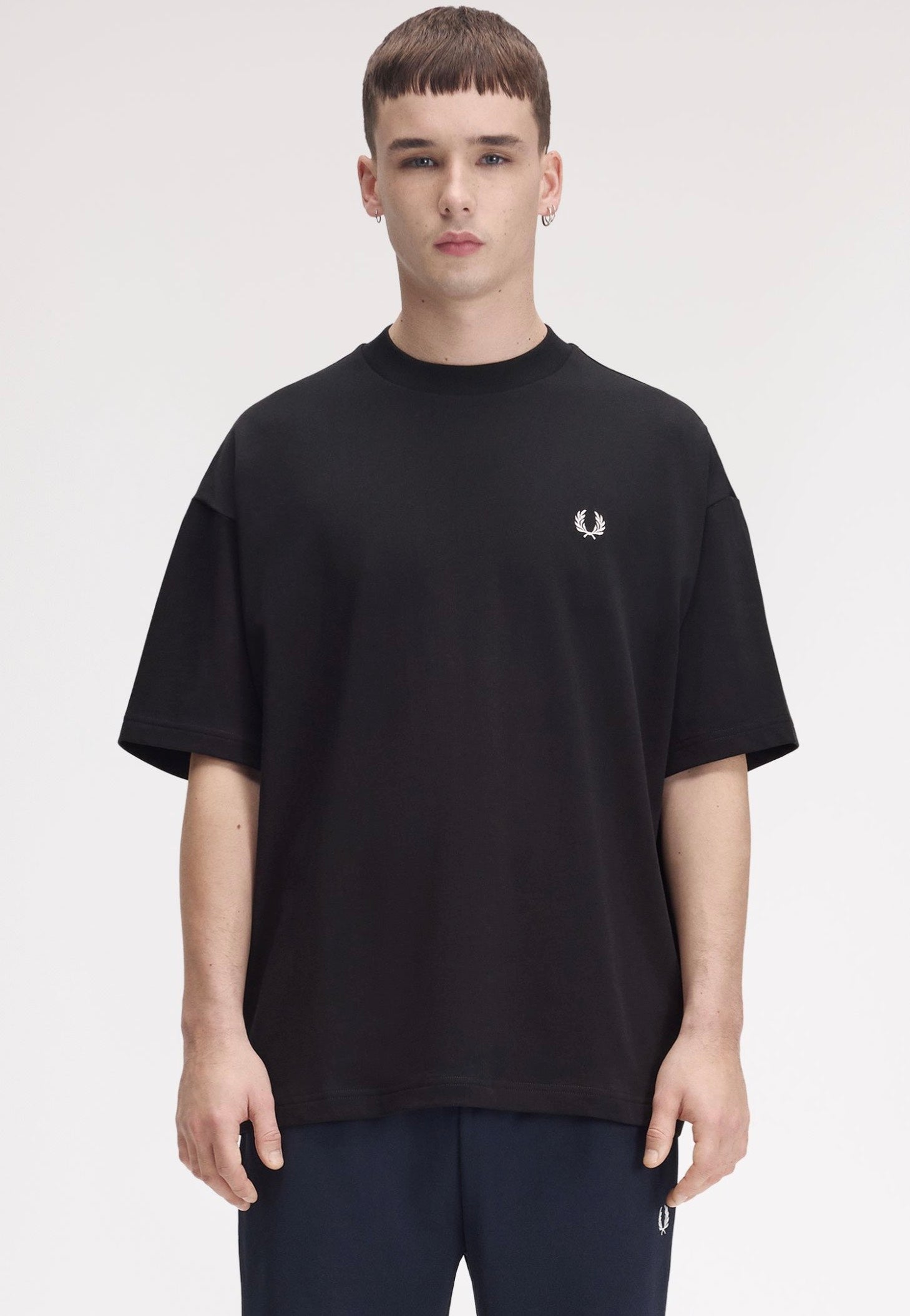 Fred Perry - Oversized Black - T-Shirt | Men-Image