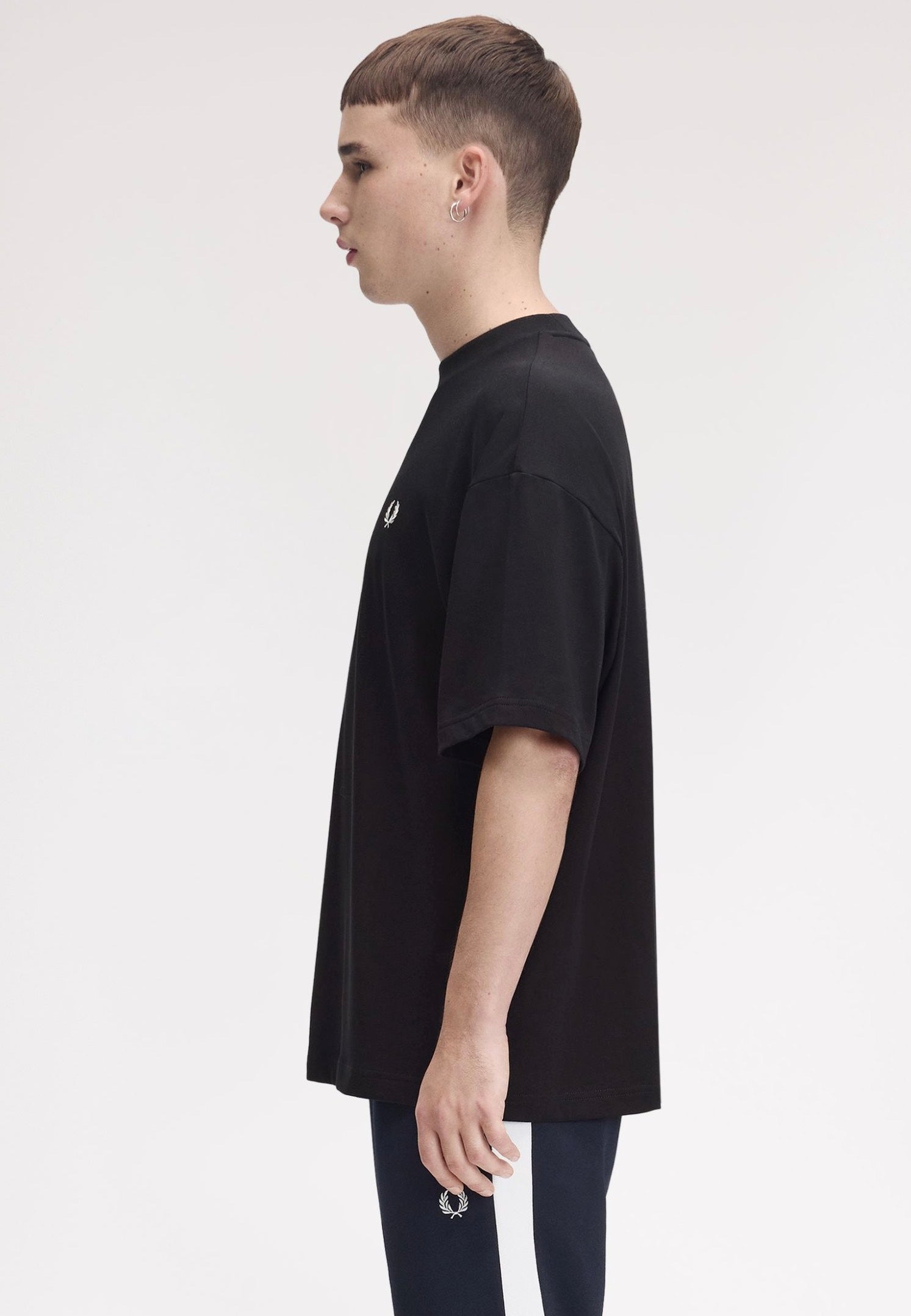 Fred Perry - Oversized Black - T-Shirt | Men-Image