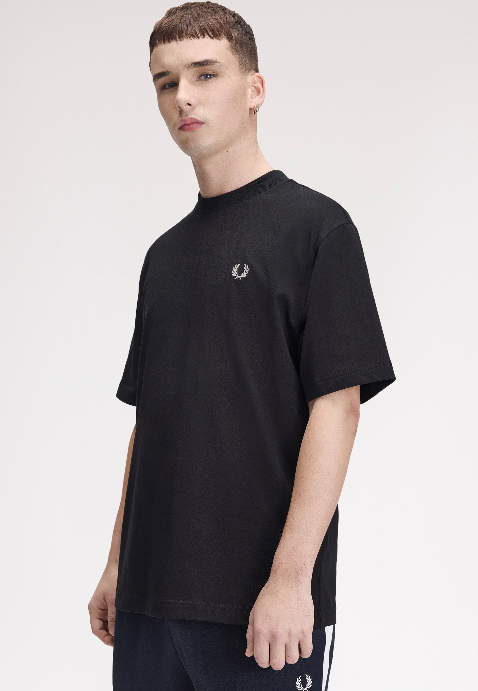 Fred Perry - Reflective Laurel Wreath Black - T-Shirt | Men-Image