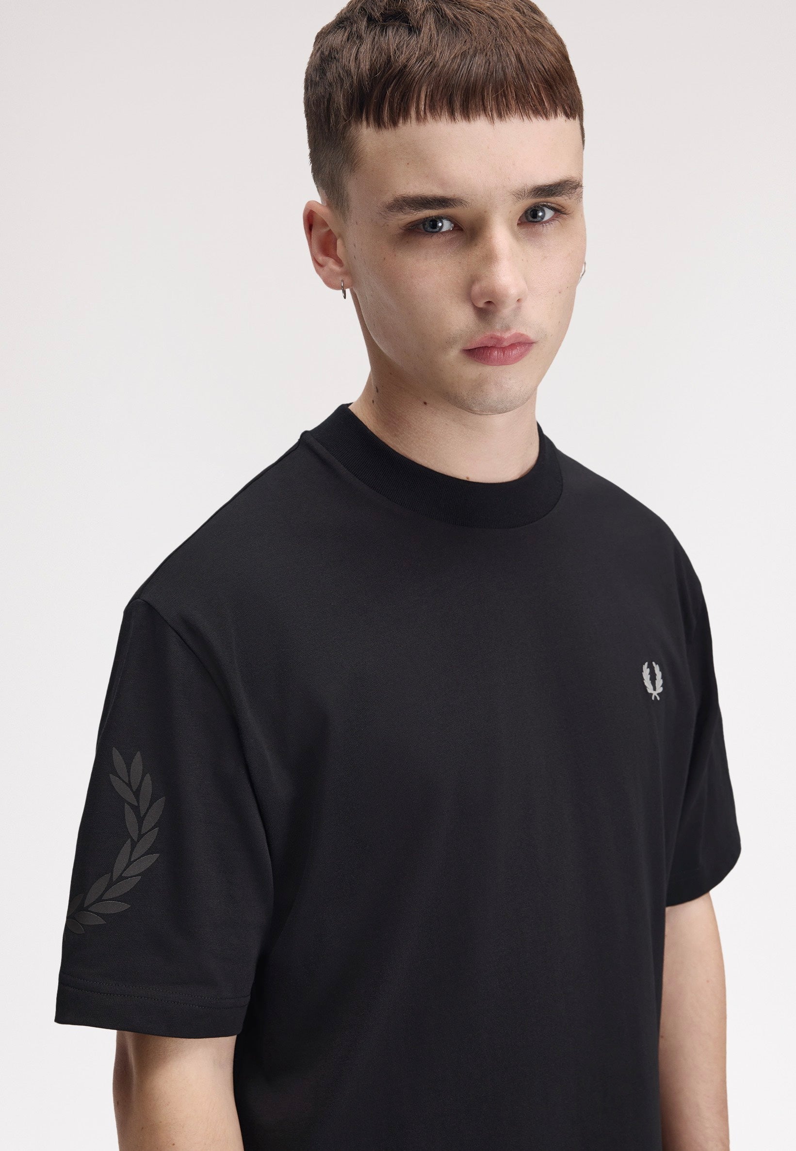 Fred Perry - Reflective Laurel Wreath Black - T-Shirt | Men-Image