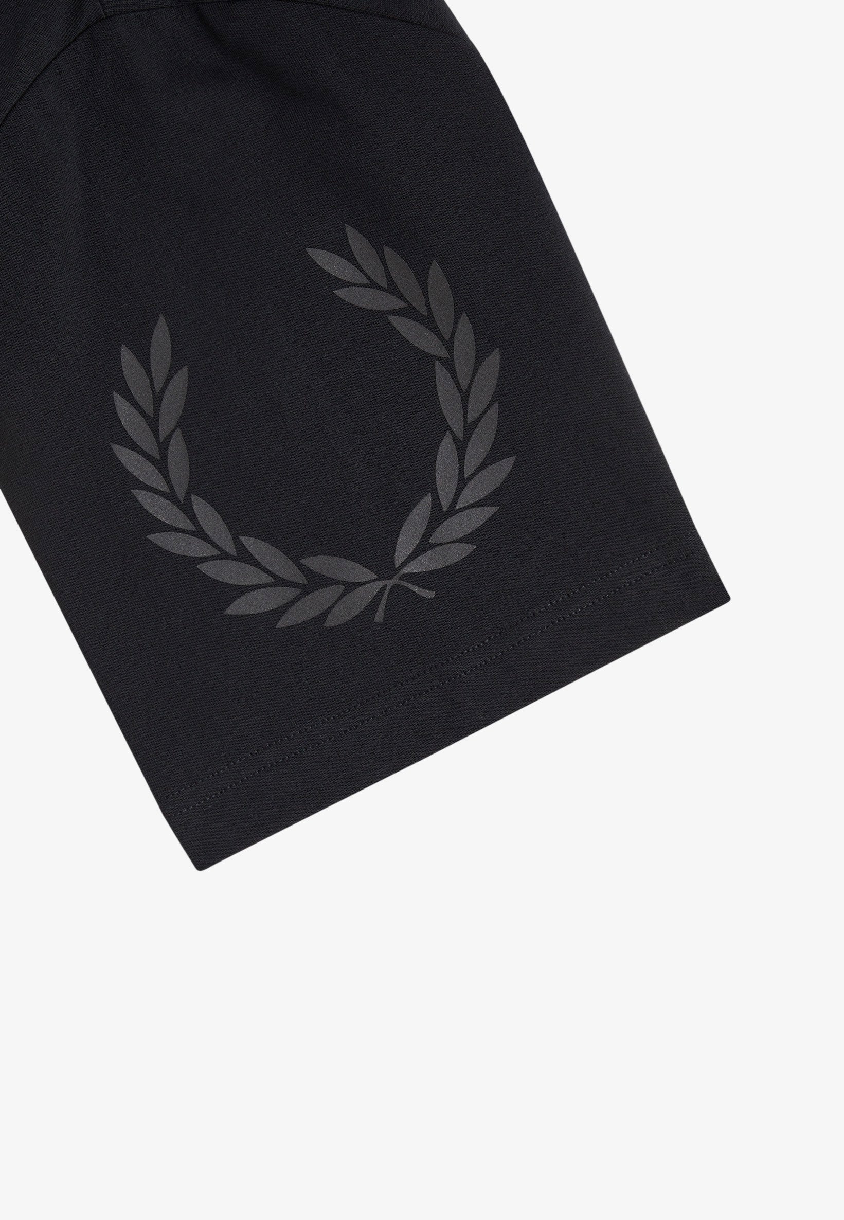 Fred Perry - Reflective Laurel Wreath Black - T-Shirt | Men-Image