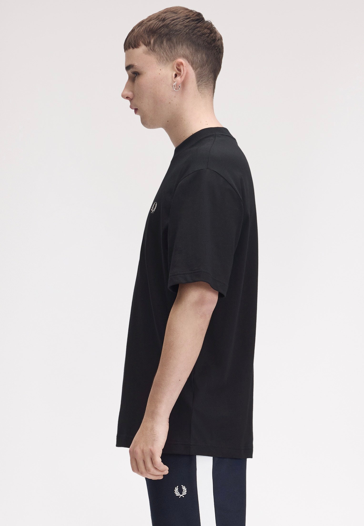 Fred Perry - Reflective Laurel Wreath Black - T-Shirt | Men-Image