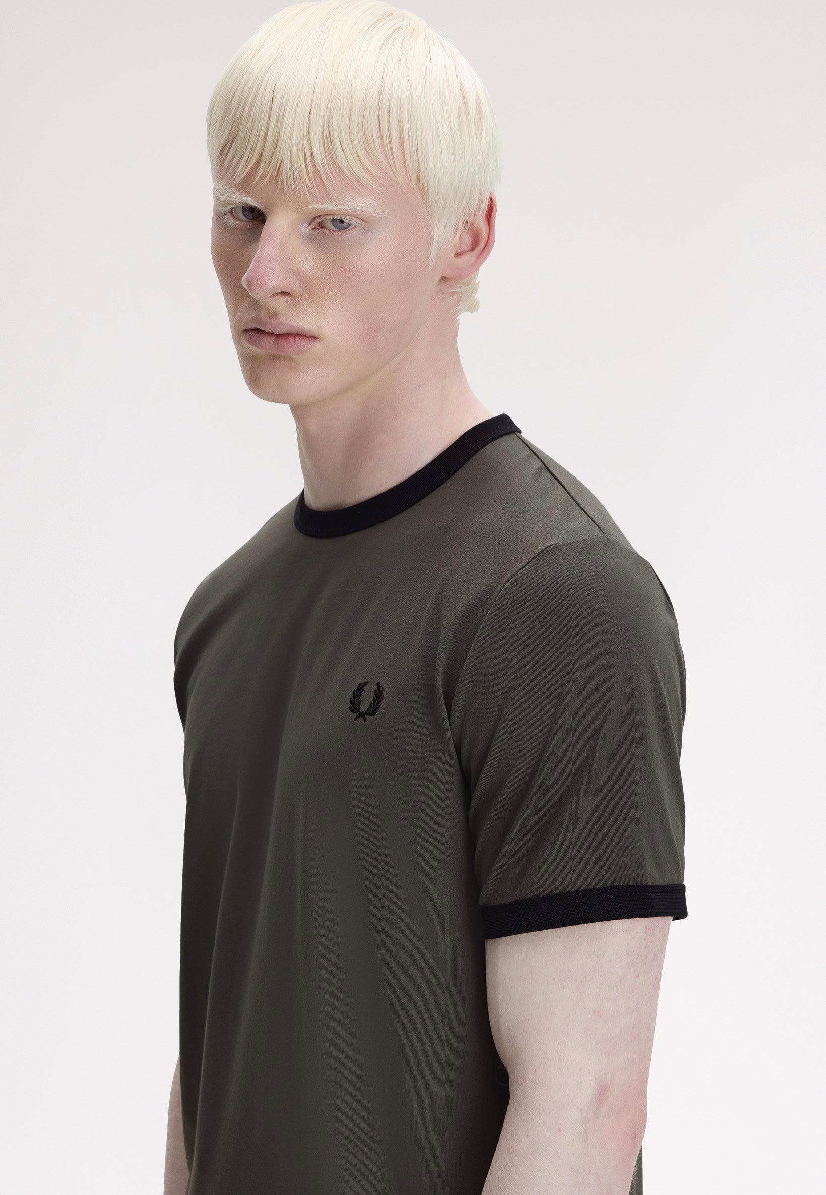Fred Perry - Ringer Field Green/Black - T-Shirt | Men-Image